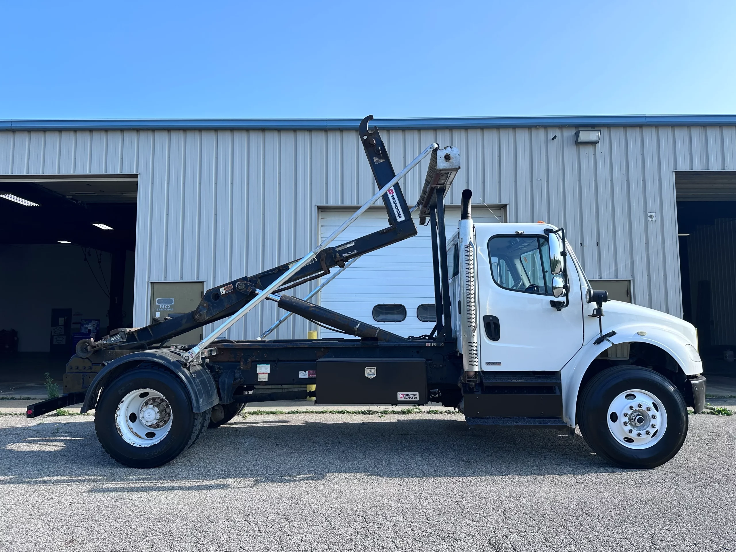 USED 2011 Freightliner M2 Hooklift Truck - image 4 of 6