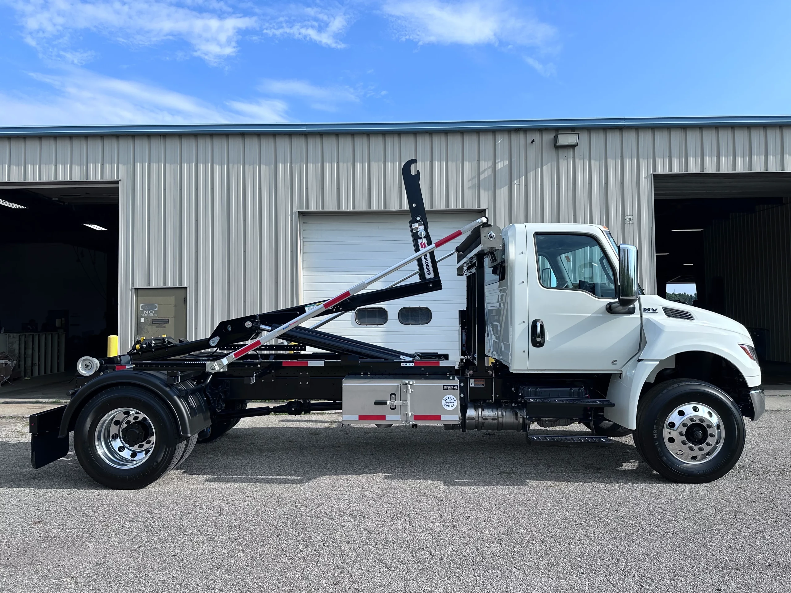 NEW 2026 International MV Hooklift Truck - image 4 of 6
