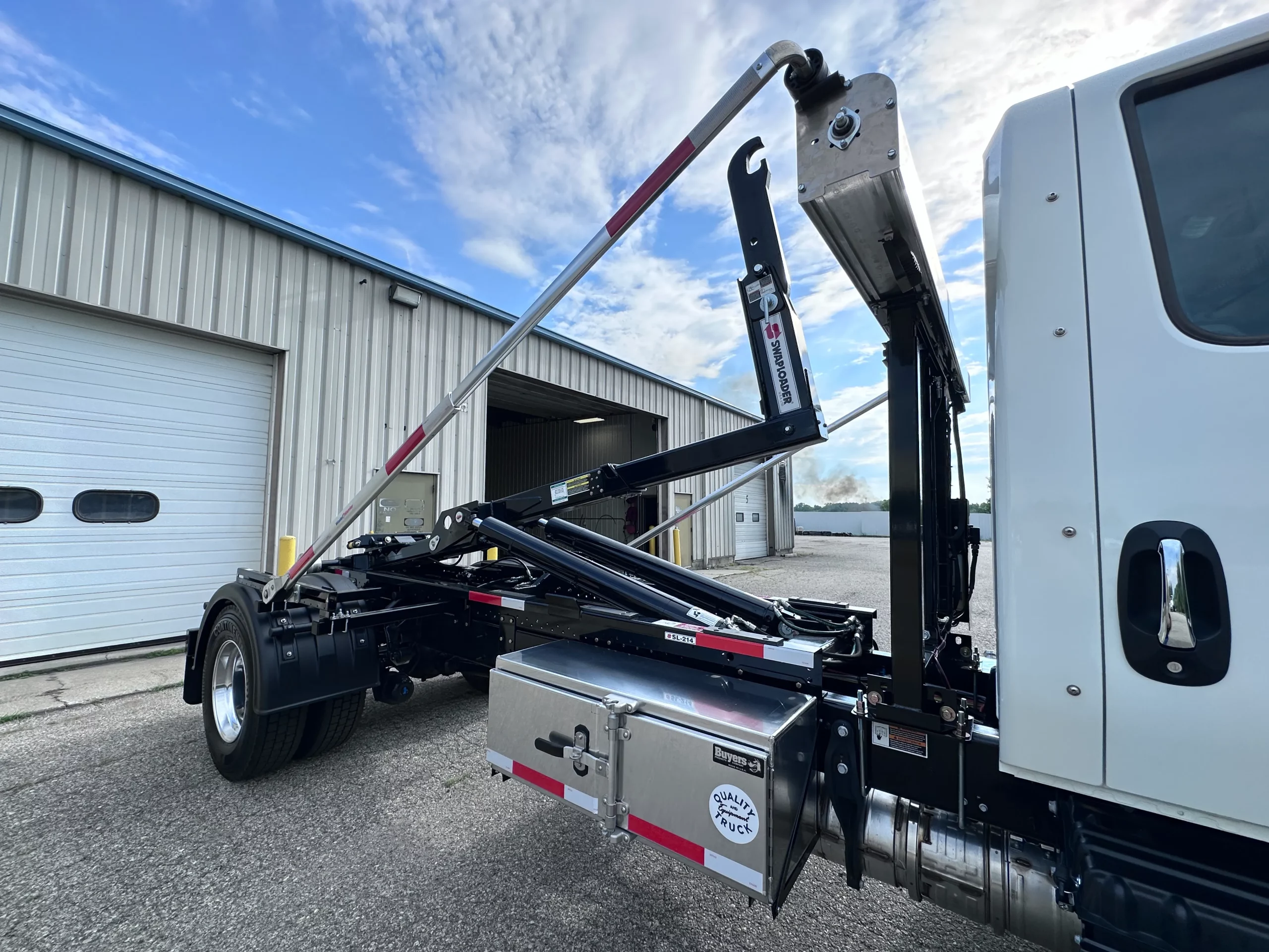 NEW 2026 International MV Hooklift Truck - image 6 of 6