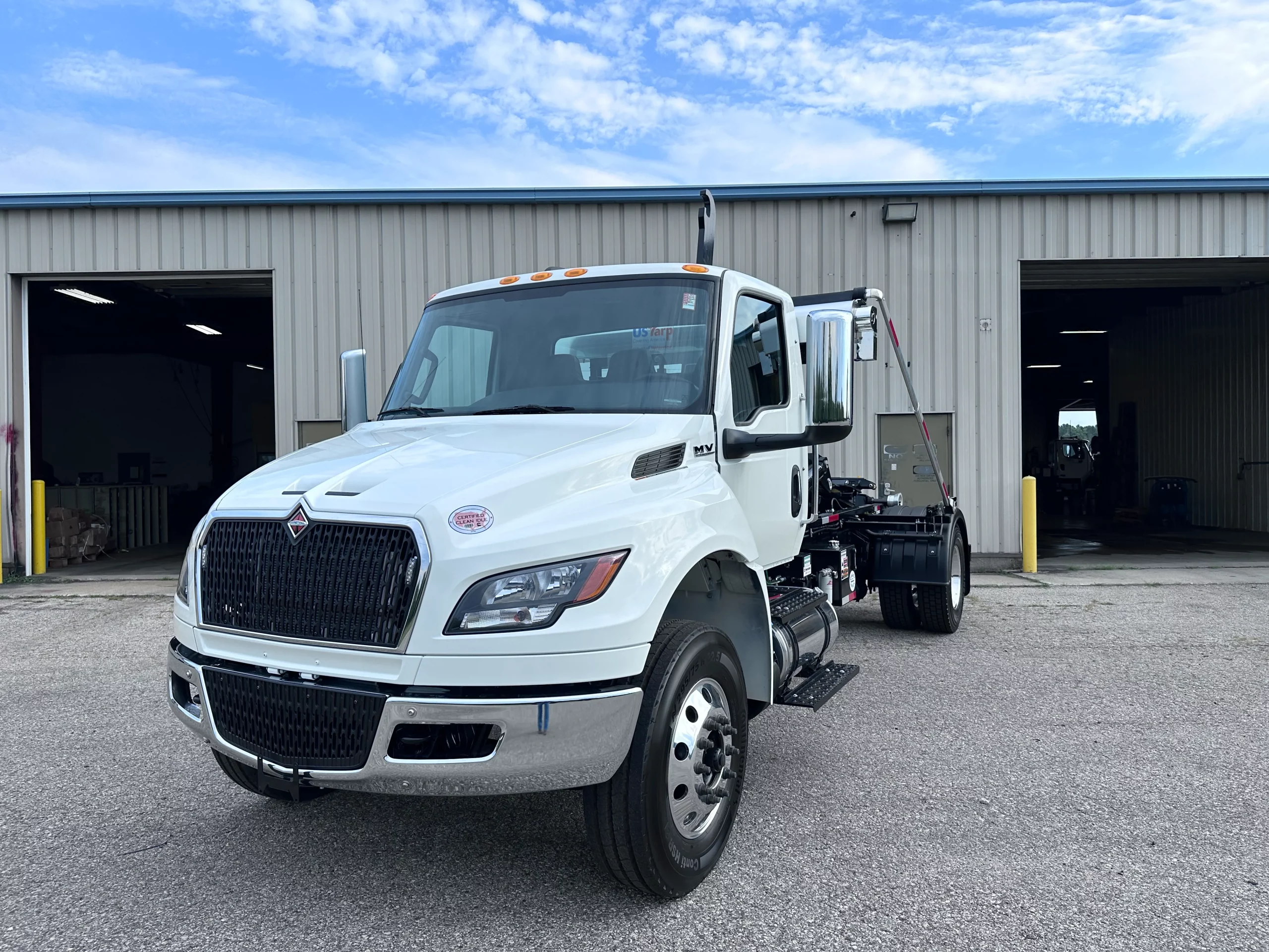 NEW 2026 International MV Hooklift Truck - image 3 of 6