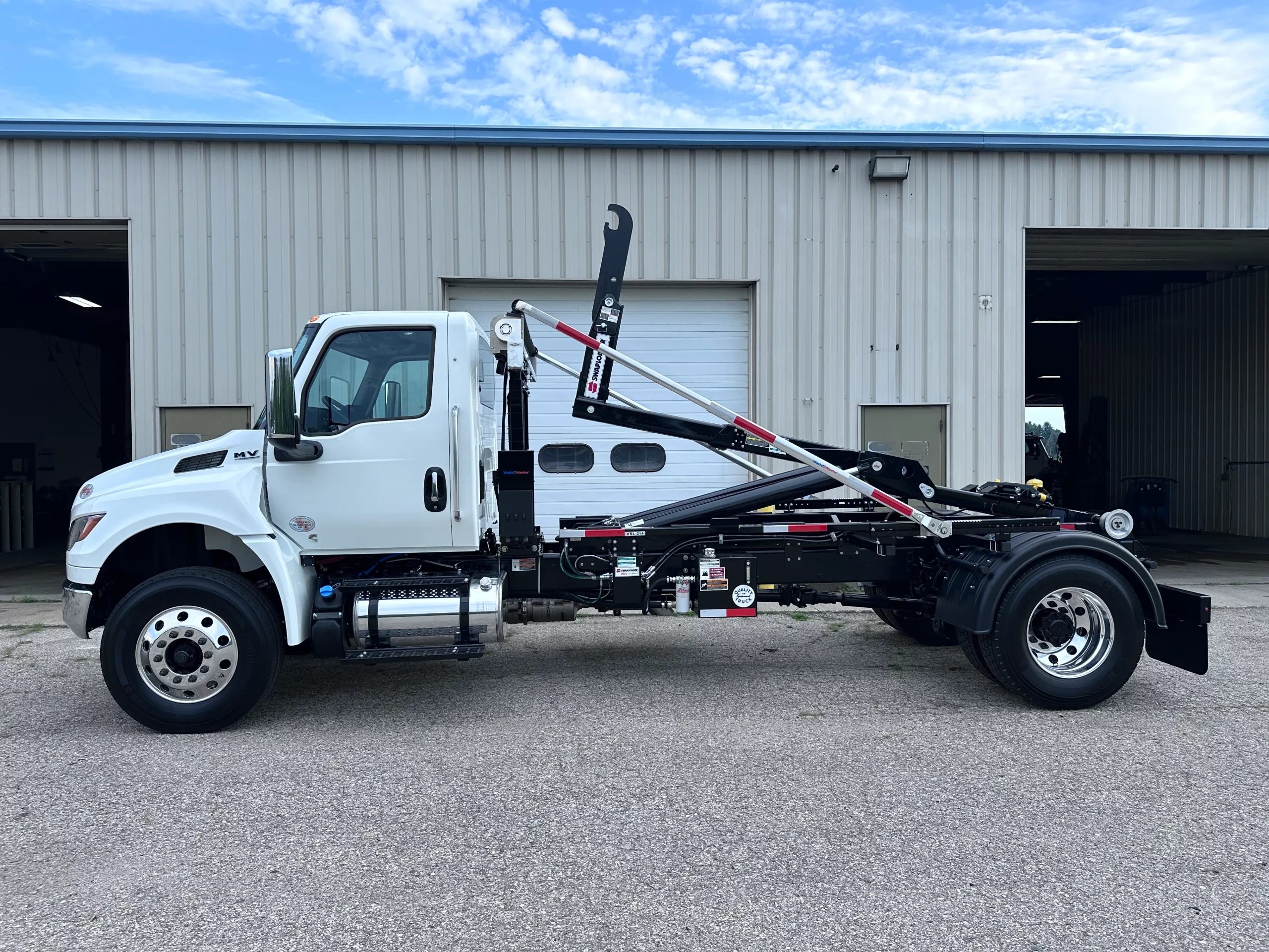 NEW 2026 International MV Hooklift Truck - image 5 of 6
