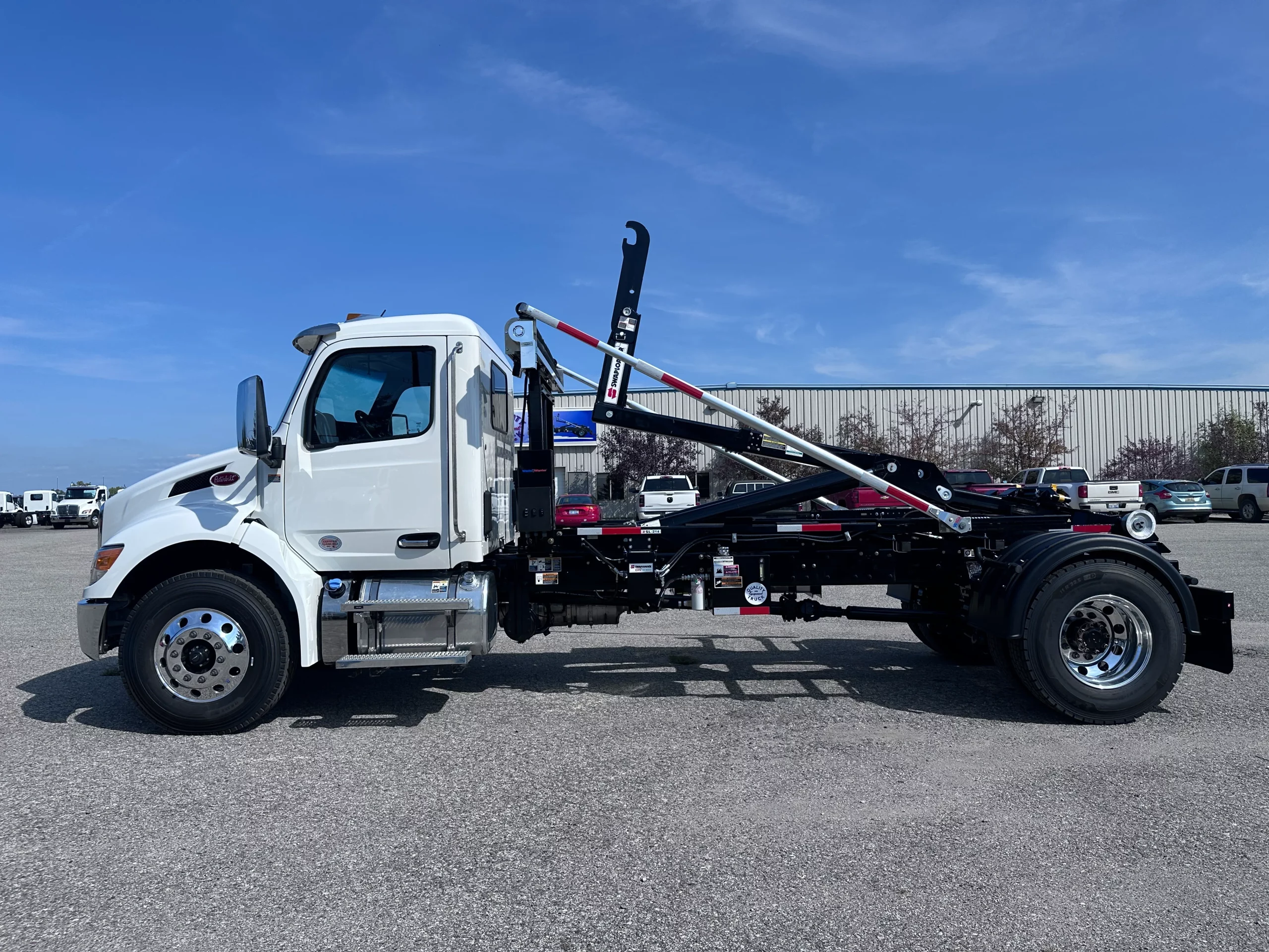 NEW 2026 Peterbilt 536 Hooklift Truck NEW 2026 Peterbilt 536 Hooklift Truck - image 5 of 6