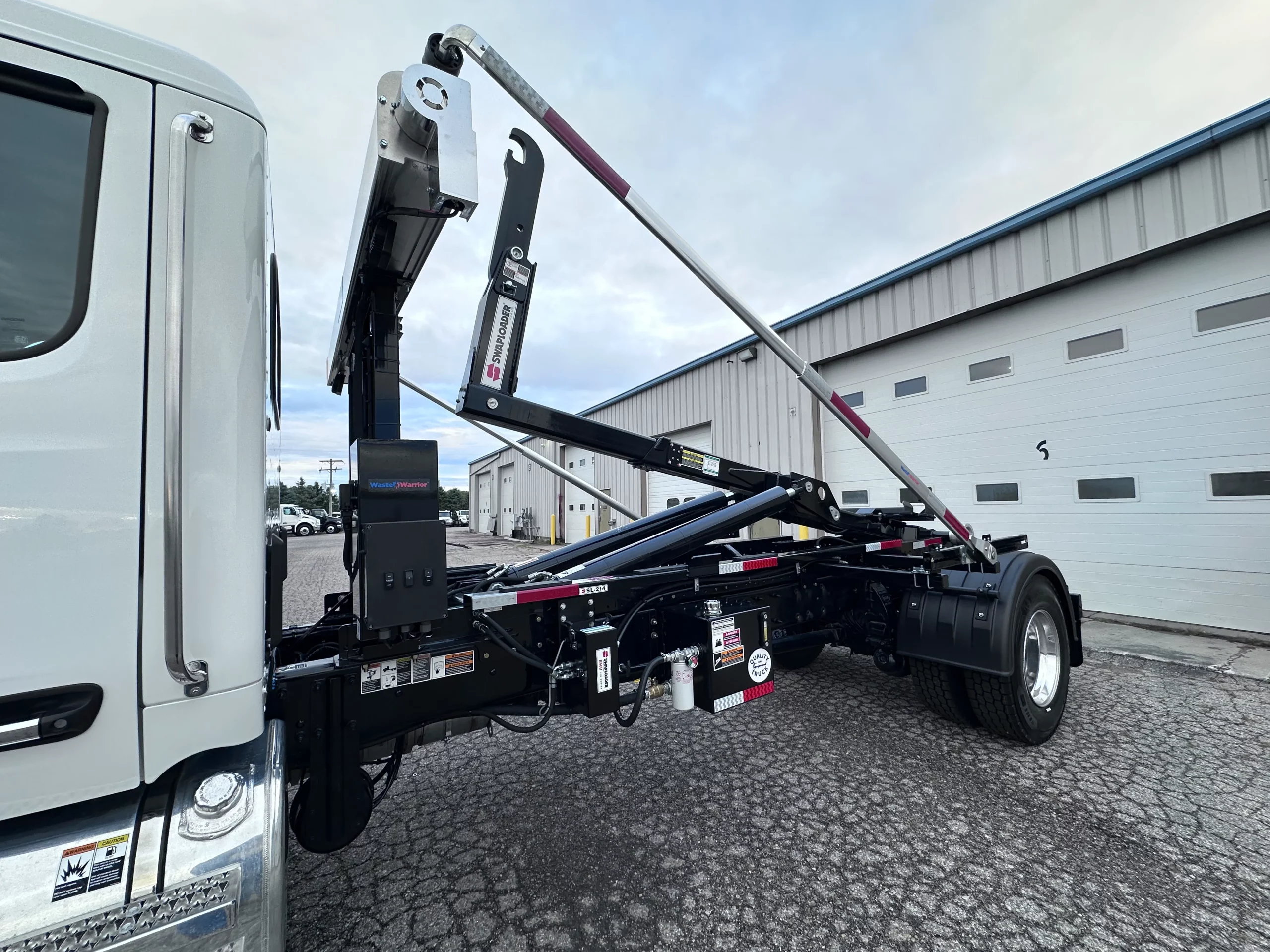NEW 2026 Peterbilt 536 Hooklift Truck - image 6 of 6