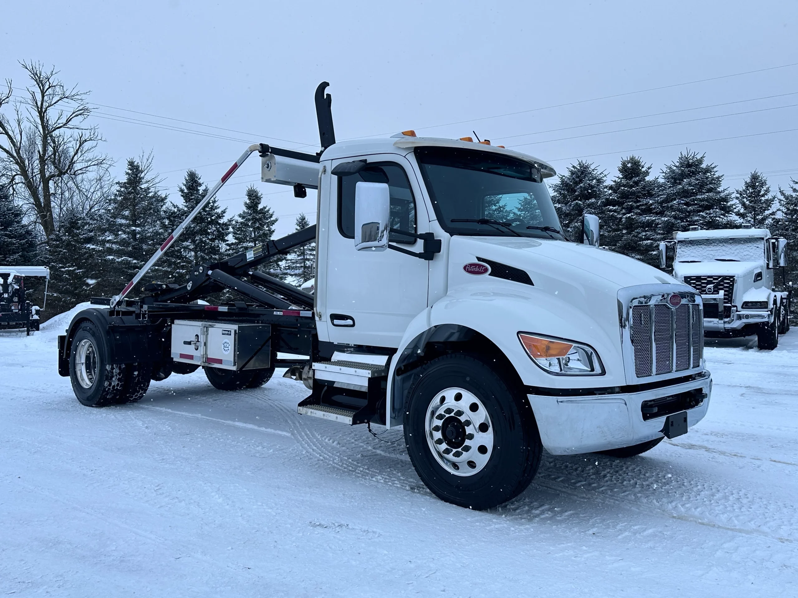 NEW 2026 Peterbilt 536 Hooklift Truck - image 1 of 6