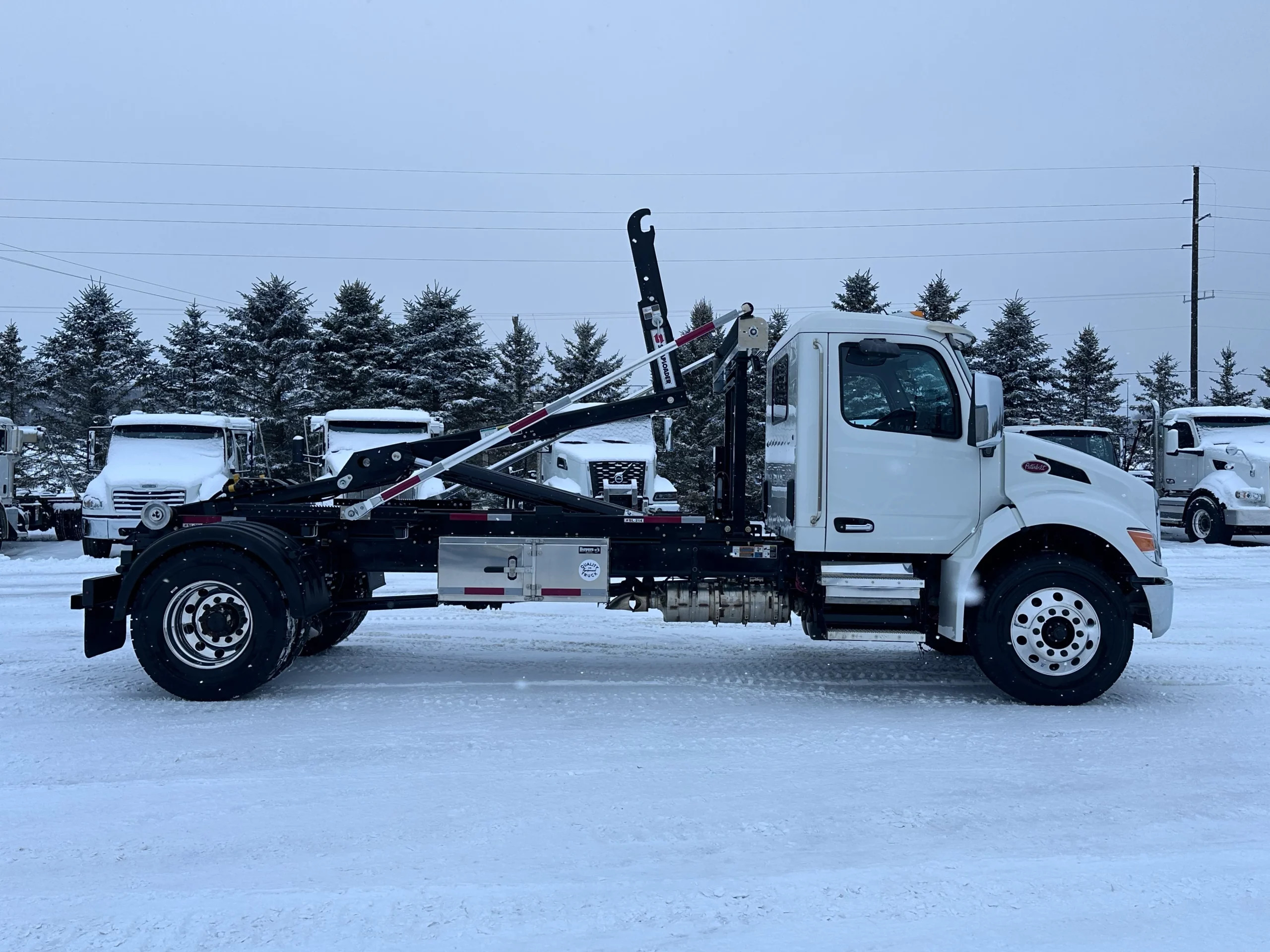 NEW 2026 Peterbilt 536 Hooklift Truck - image 4 of 6