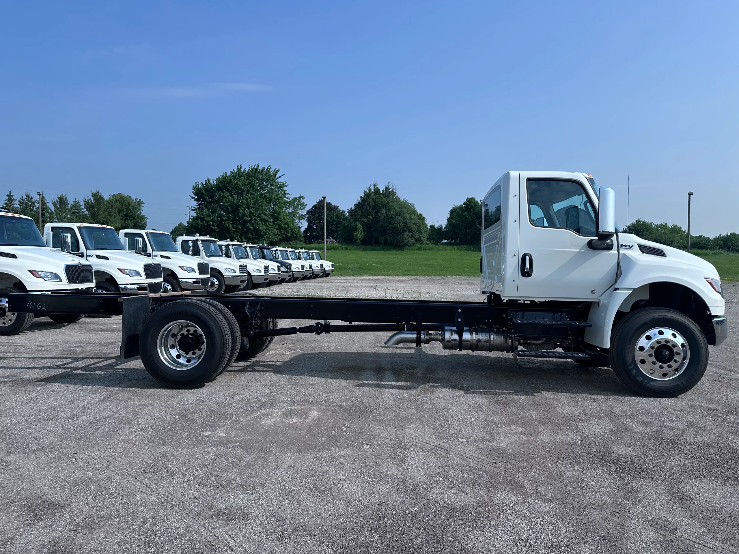 NEW 2026 International MV Hooklift Truck - image 4 of 6