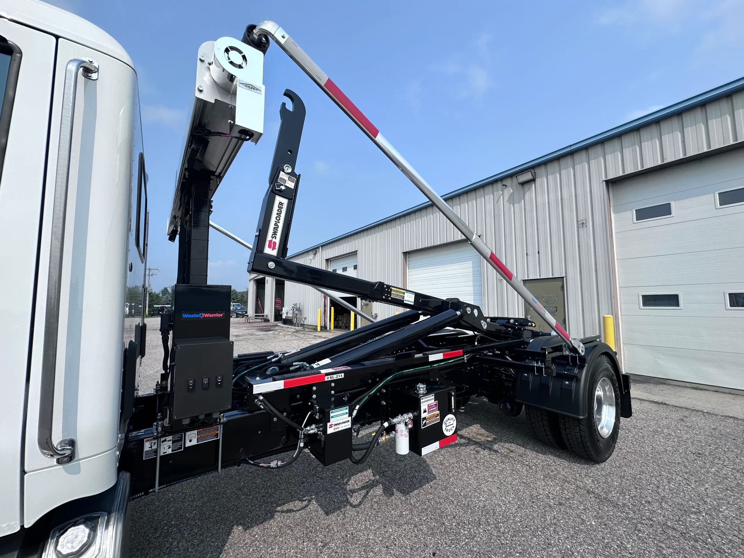 New Swaploader Sl-214 Hooklift NEW Swaploader SL-214 Hooklift - image 2 of 4