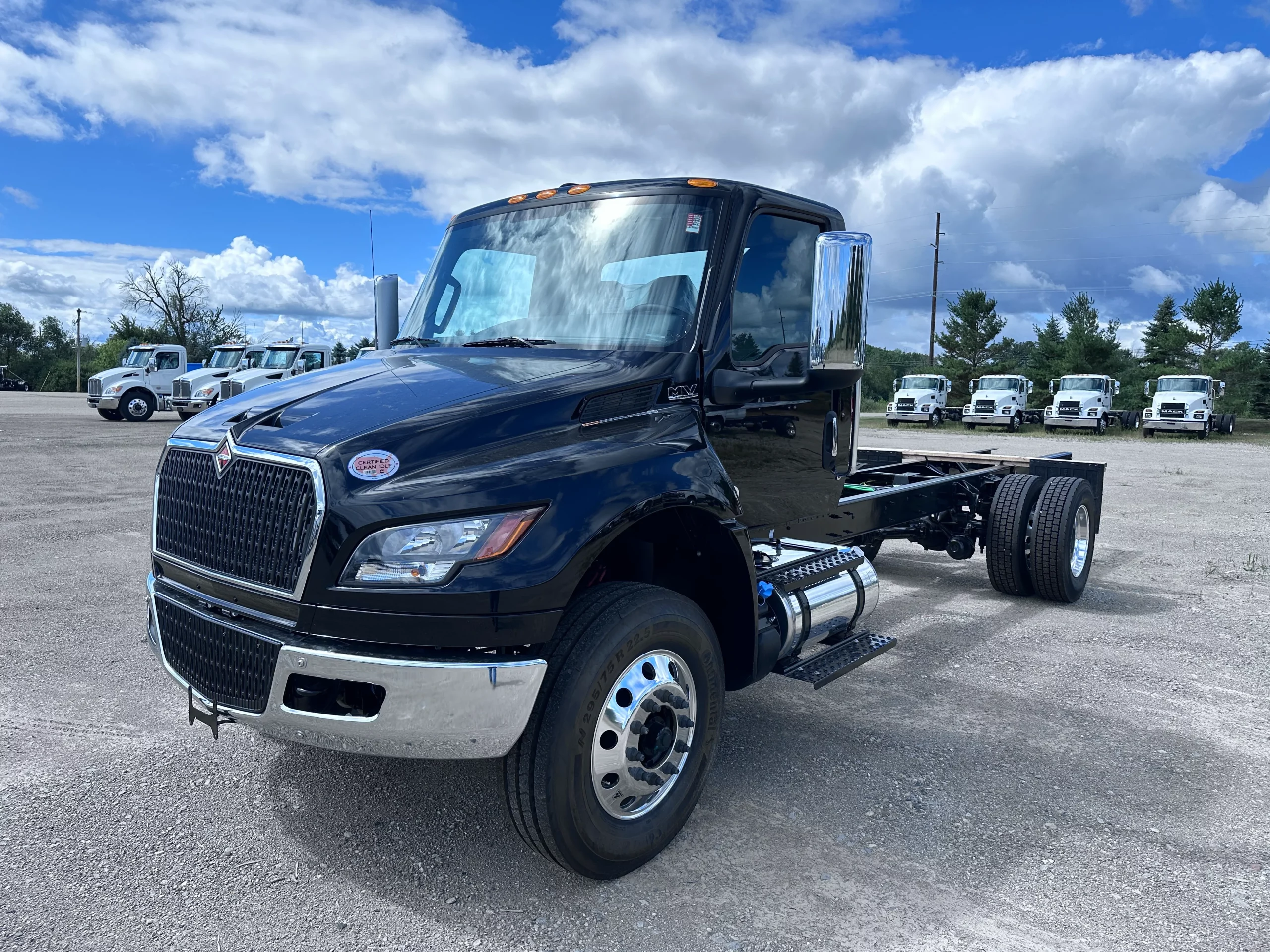 NEW 2026 International MV Hooklift Truck - image 3 of 6