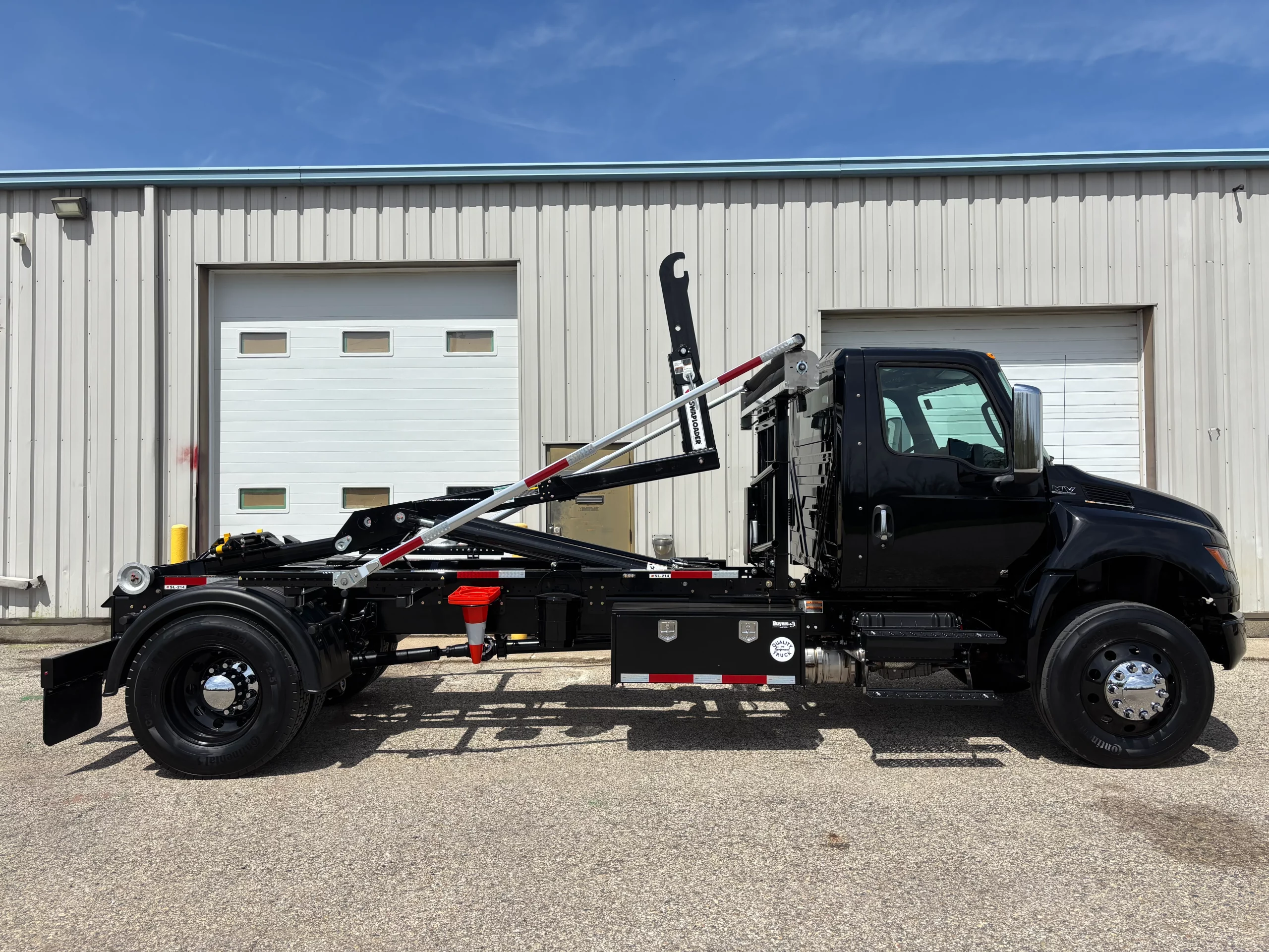 New 2026 International Mv Hooklift Truck Black Out NEW 2026 International MV Hooklift Truck BLACK OUT - image 4 of 6