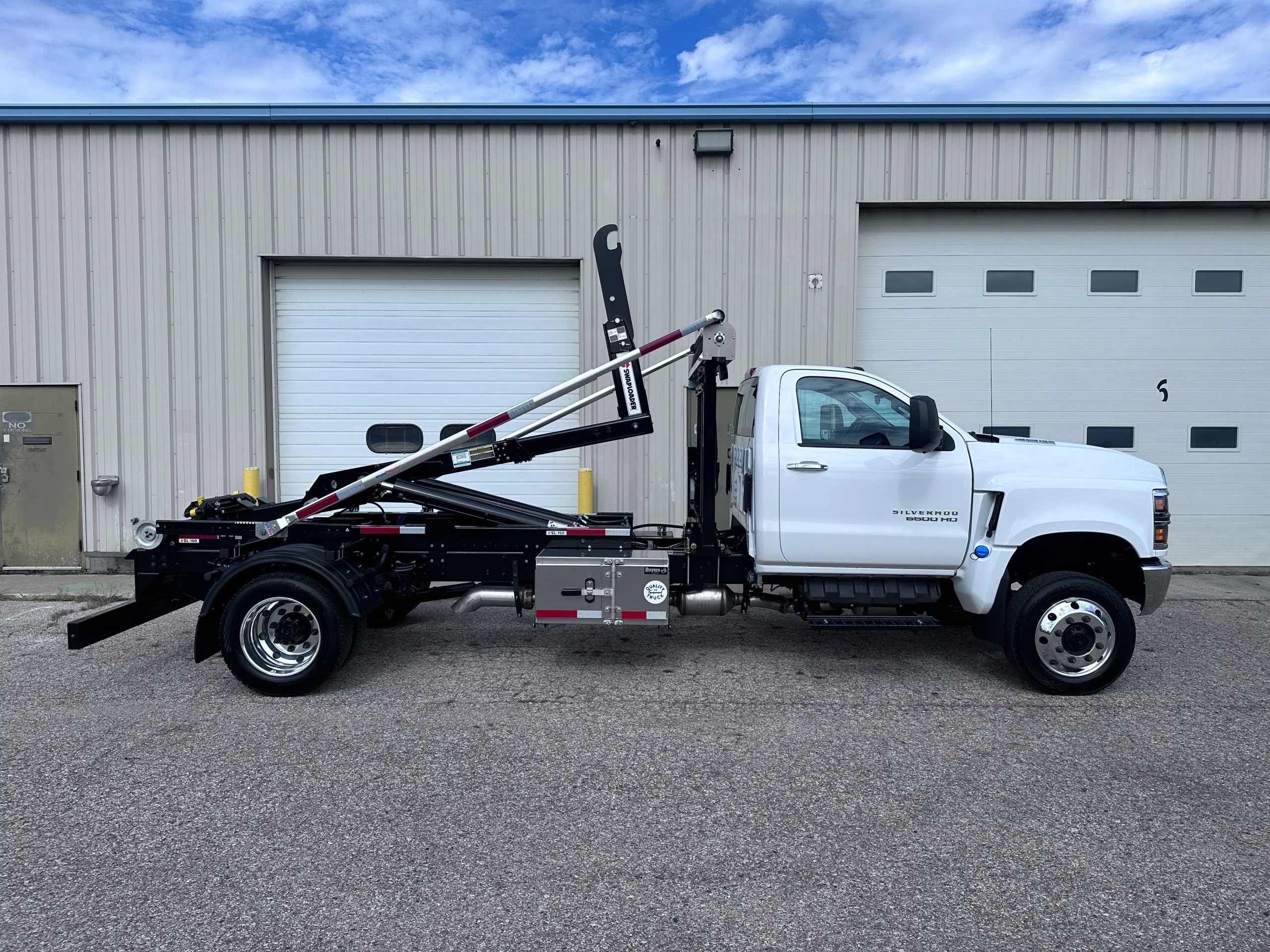NEW 2025 Chevy 6500 Hooklift Truck NEW 2025 Chevy 6500 Hooklift Truck - image 4 of 6