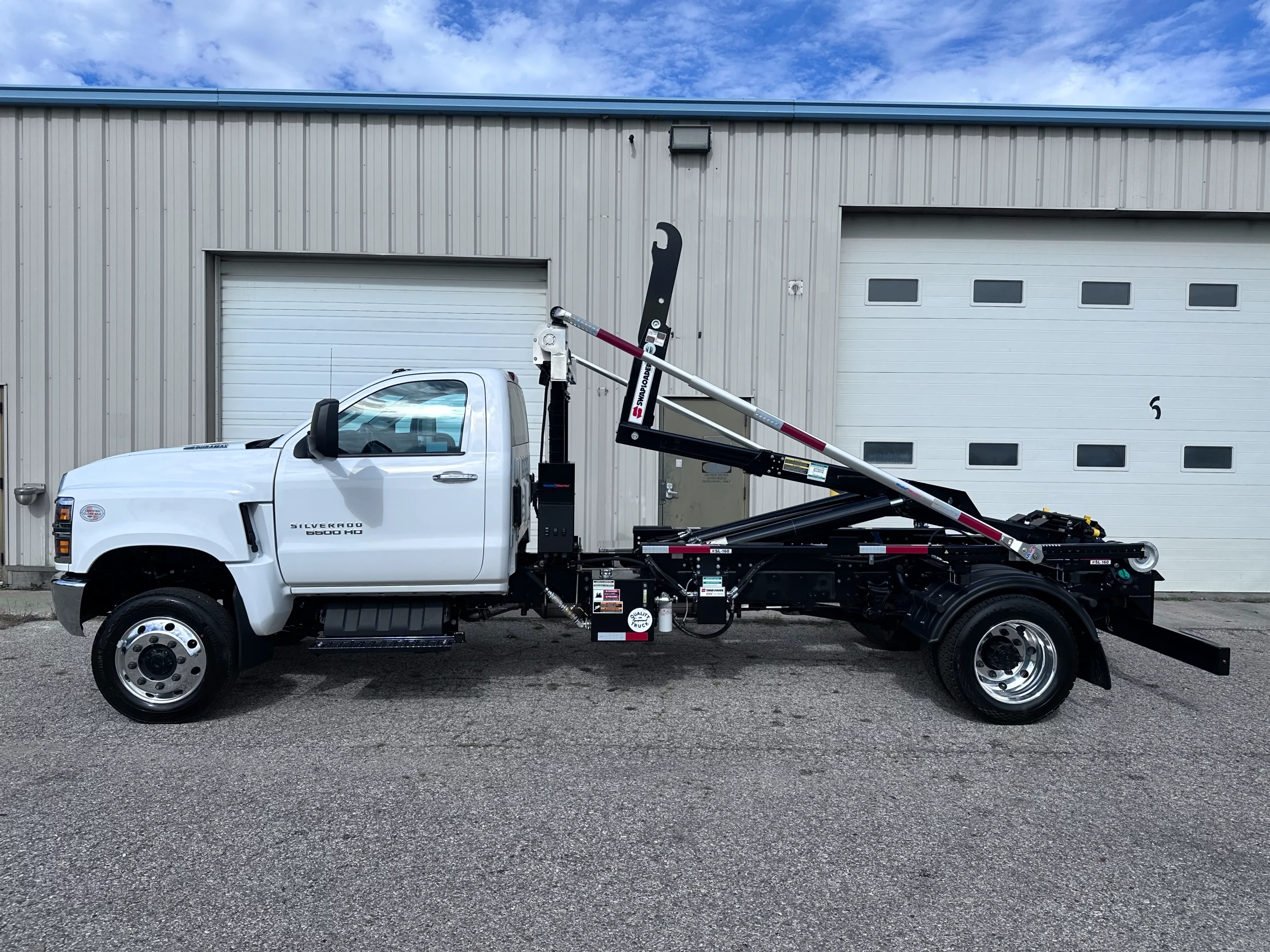NEW 2025 Chevy 6500 Hooklift Truck NEW 2025 Chevy 6500 Hooklift Truck - image 5 of 6