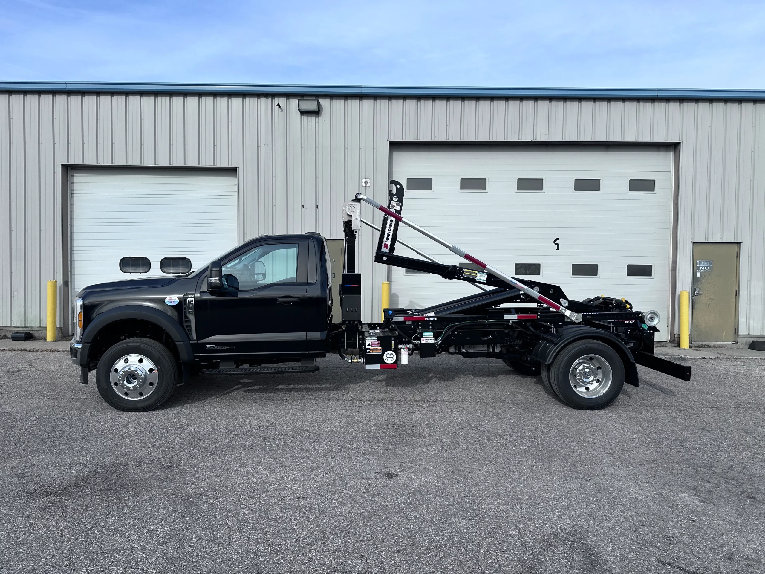 NEW 2026 Ford F600 XLT Hooklift Truck NEW 2026 Ford F600 XLT Hooklift Truck - image 5 of 6