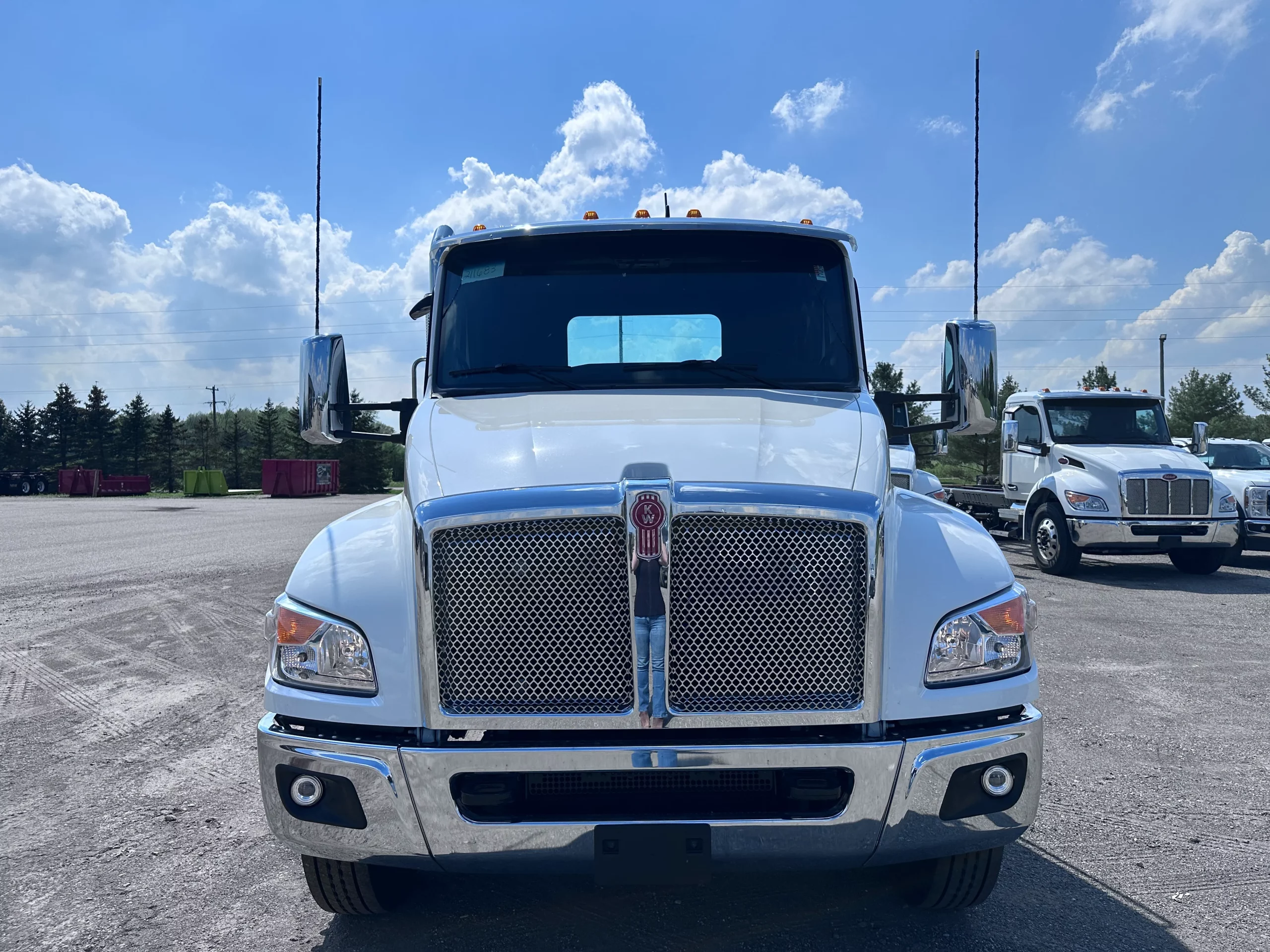 NEW 2026 Kenworth T280 Hooklift Truck NEW 2026 Kenworth T280 Hooklift Truck - image 2 of 6