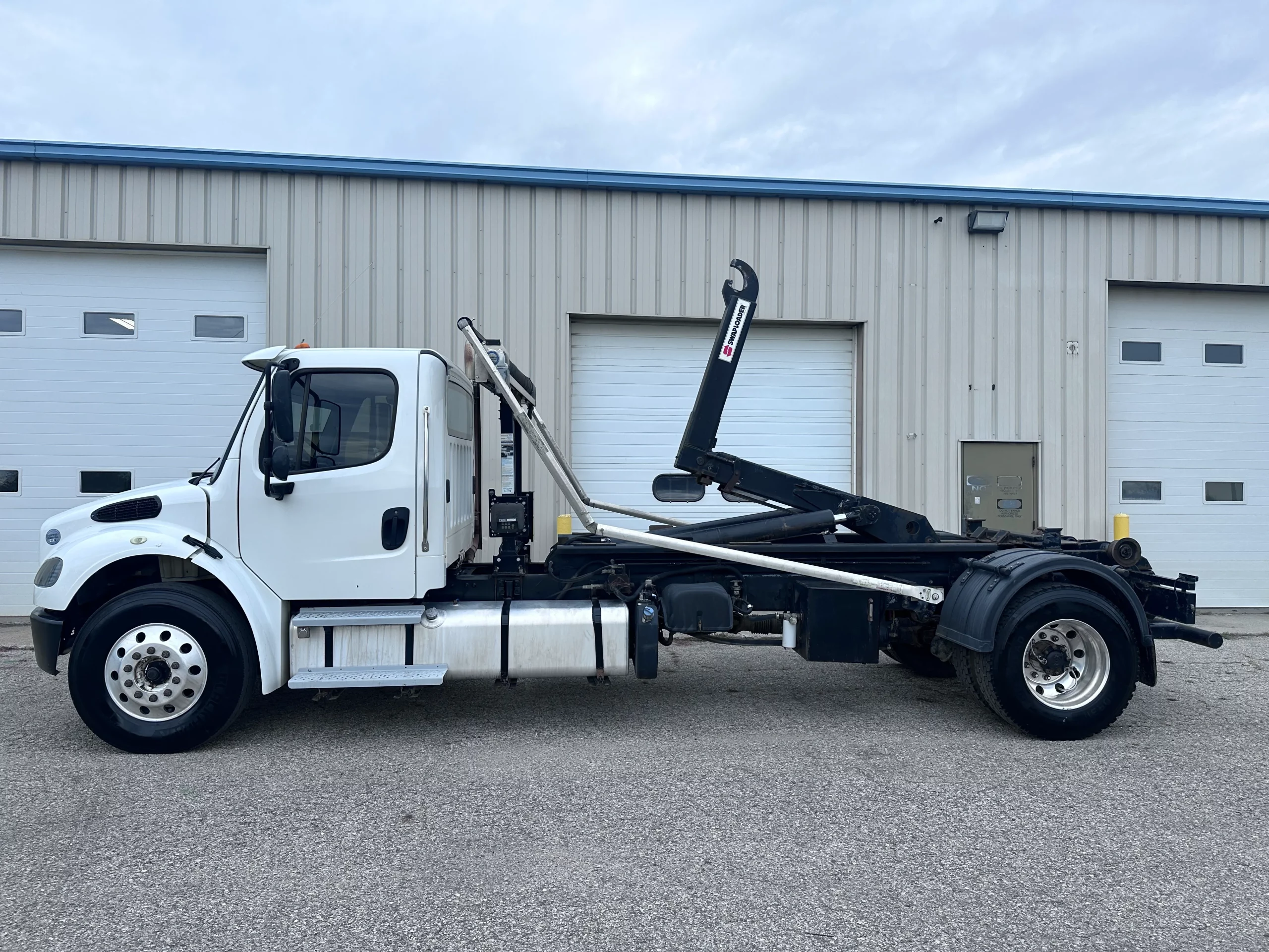 USED 2014 Freightliner M2 Hooklift Truck USED 2014 Freightliner M2 Hooklift Truck - image 5 of 6