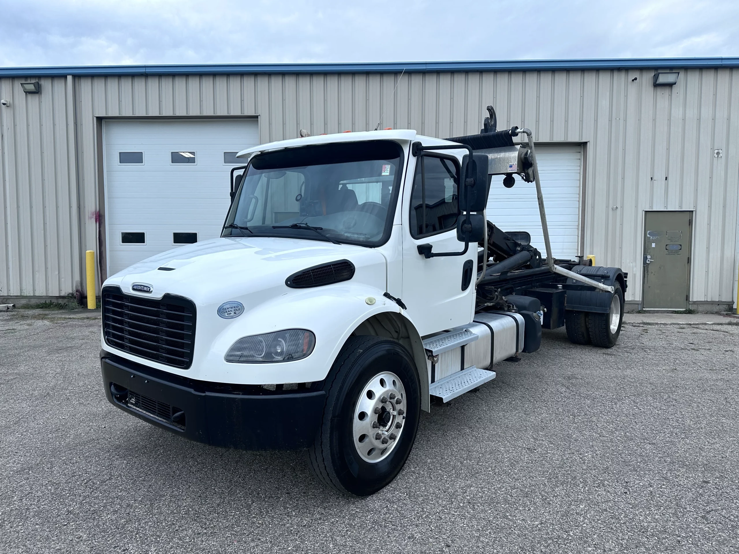 USED 2014 Freightliner M2 Hooklift Truck USED 2014 Freightliner M2 Hooklift Truck - image 3 of 6