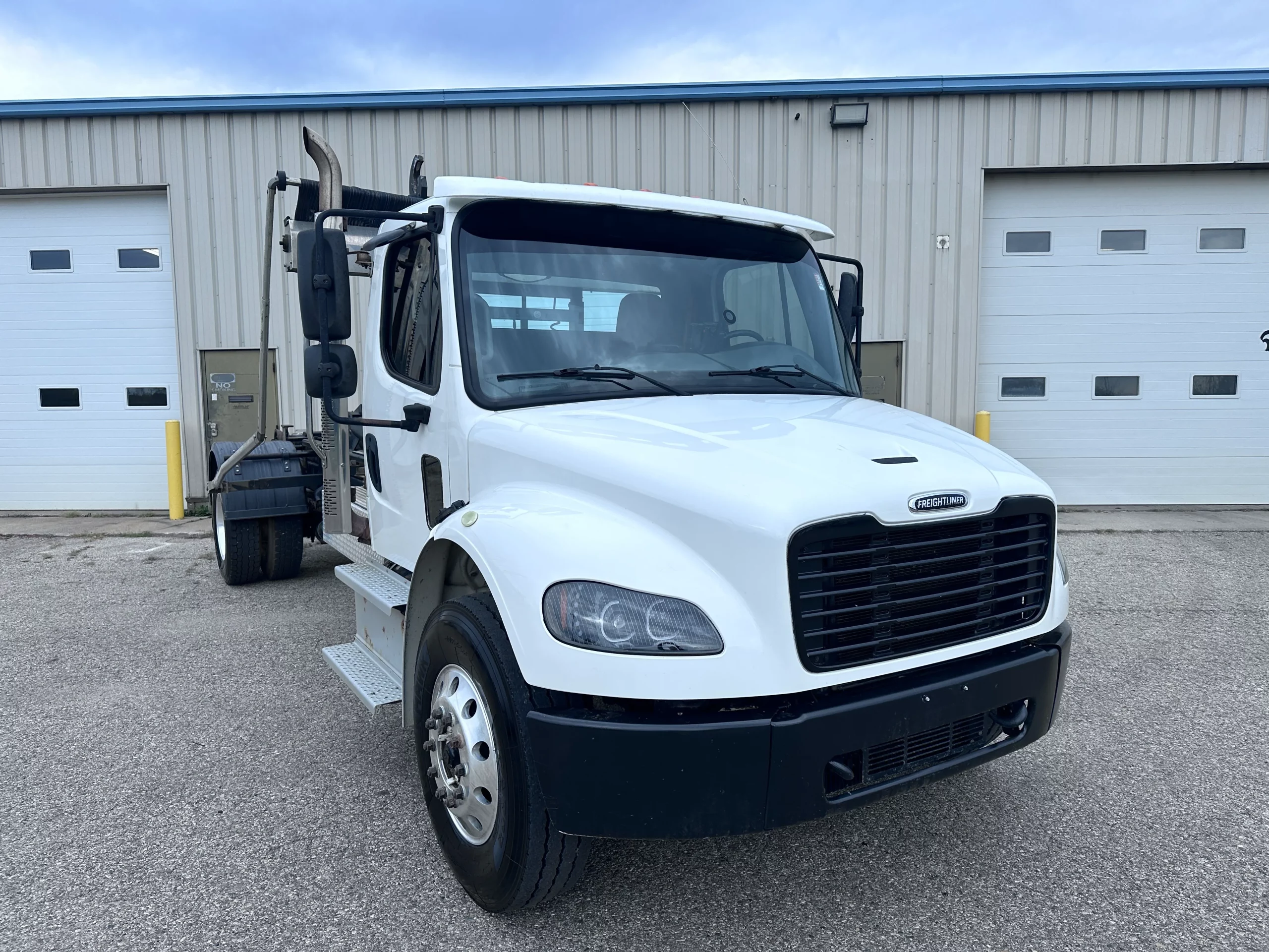 USED 2014 Freightliner M2 Hooklift Truck USED 2014 Freightliner M2 Hooklift Truck - image 1 of 6
