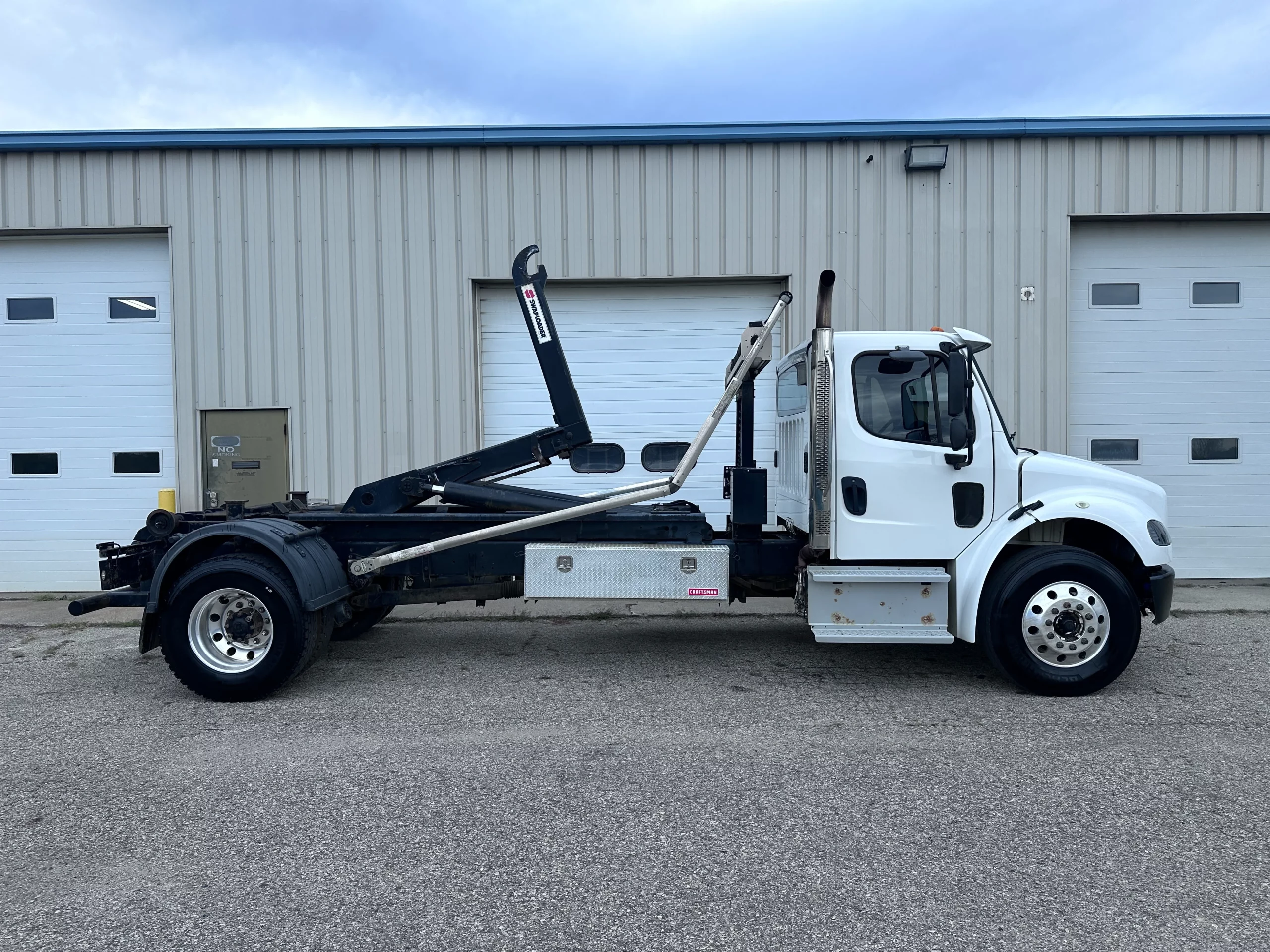 USED 2014 Freightliner M2 Hooklift Truck USED 2014 Freightliner M2 Hooklift Truck - image 4 of 6