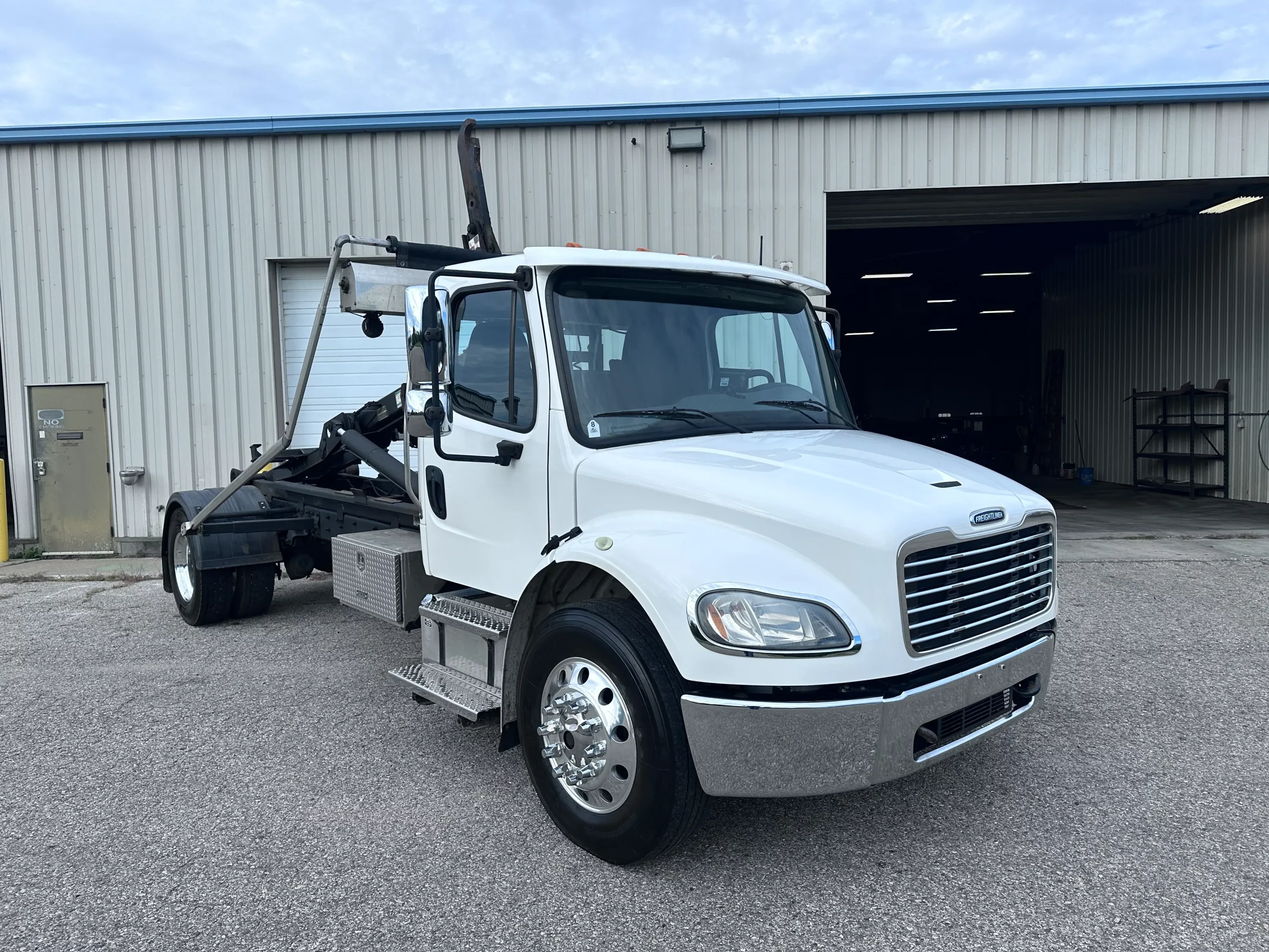 USED 2017 Freightliner M2 Hooklift Truck USED 2017 Freightliner M2 Hooklift Truck - image 1 of 6