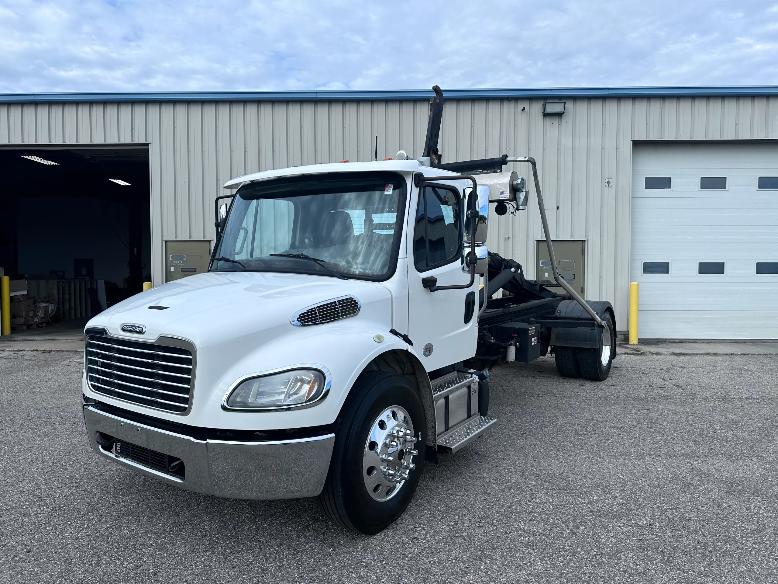USED 2017 Freightliner M2 Hooklift Truck USED 2017 Freightliner M2 Hooklift Truck - image 3 of 6