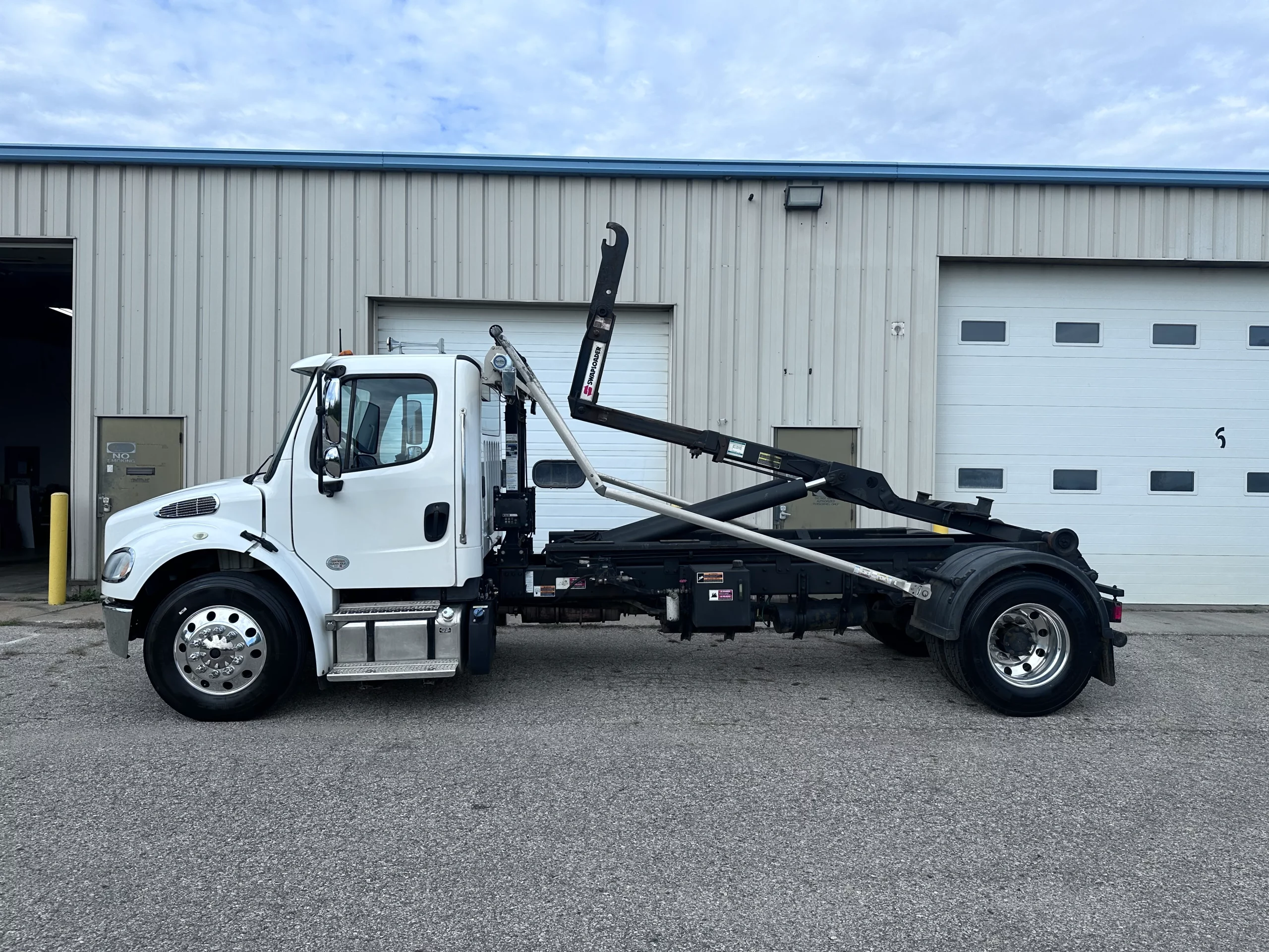 USED 2017 Freightliner M2 Hooklift Truck USED 2017 Freightliner M2 Hooklift Truck - image 5 of 6