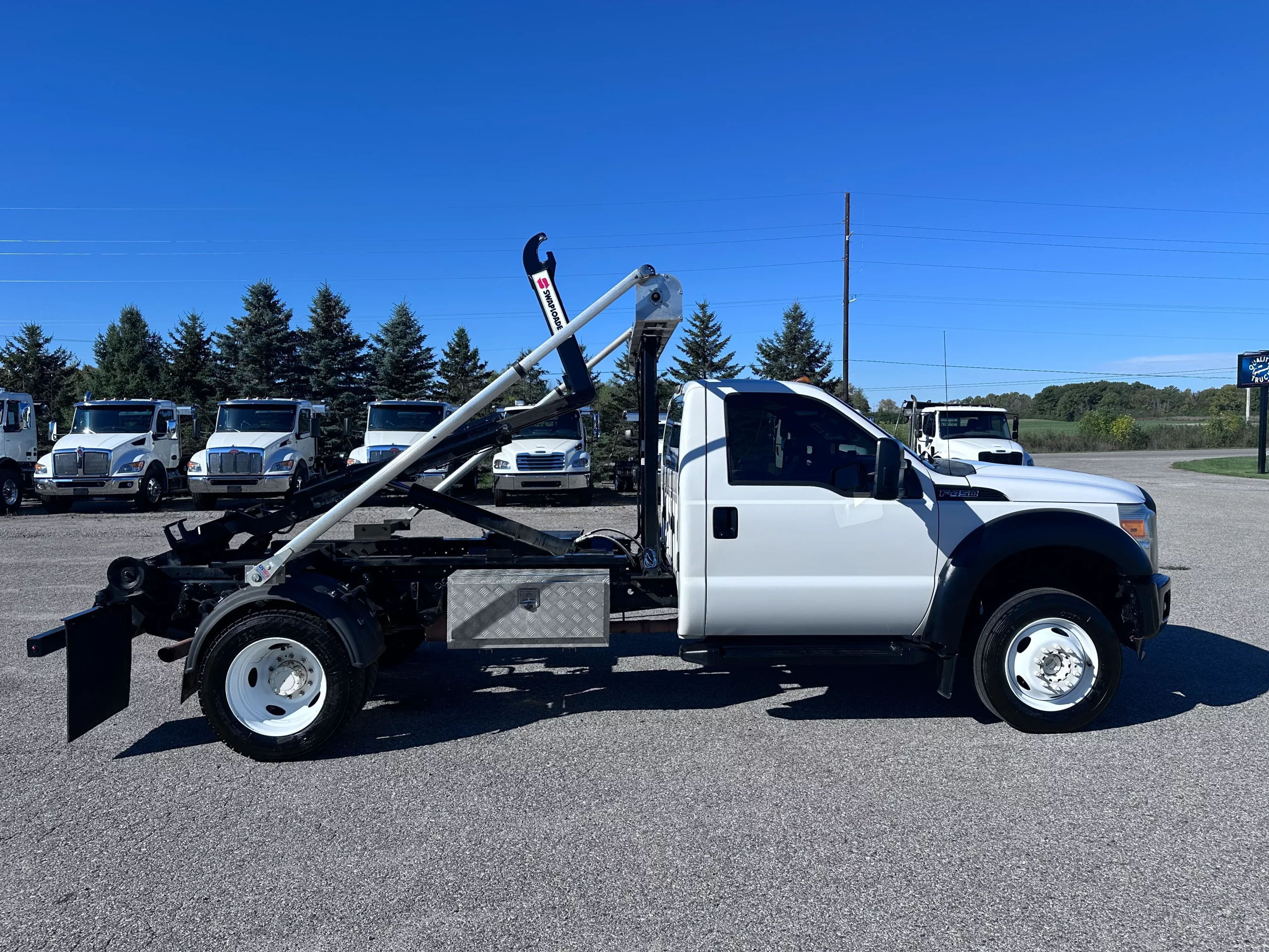 USED 2011 Ford F450 Hooklift Truck USED 2011 Ford F450 Hooklift Truck - image 4 of 6
