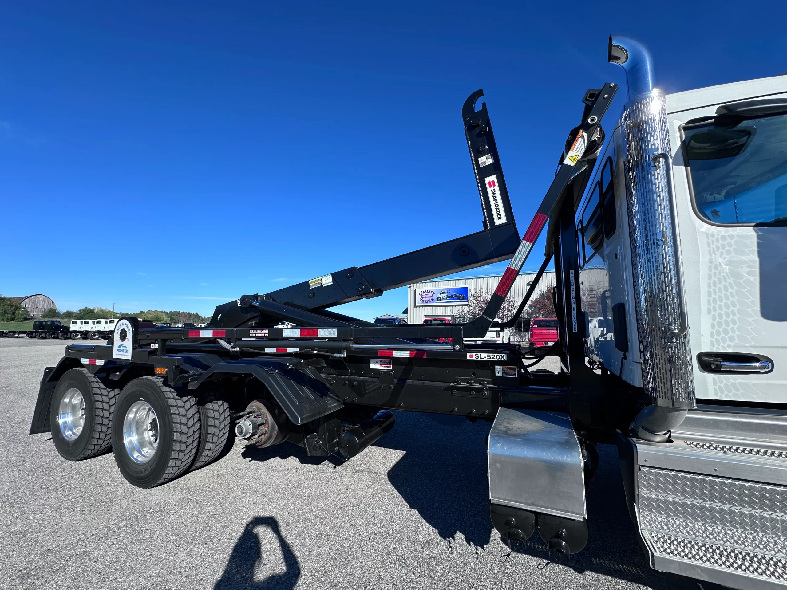 NEW 2024 Peterbilt 567 Hooklift Truck NEW 2024 Peterbilt 567 Hooklift Truck - image 6 of 6