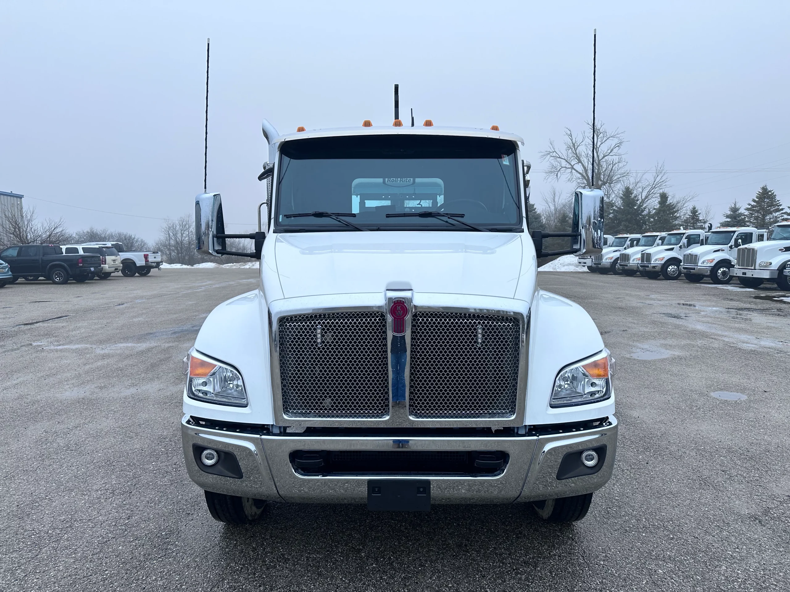 NEW 2026 Kenworth T280 Hooklift Truck - image 2 of 6