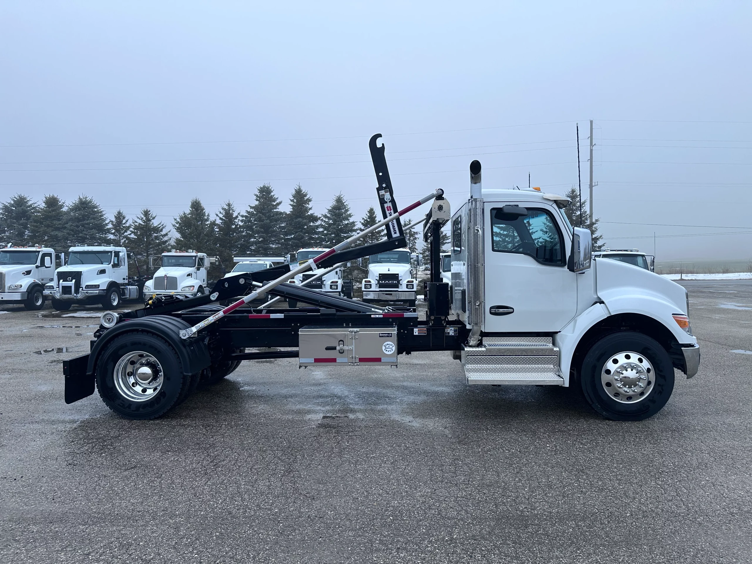 NEW 2026 Kenworth T280 Hooklift Truck - image 4 of 6