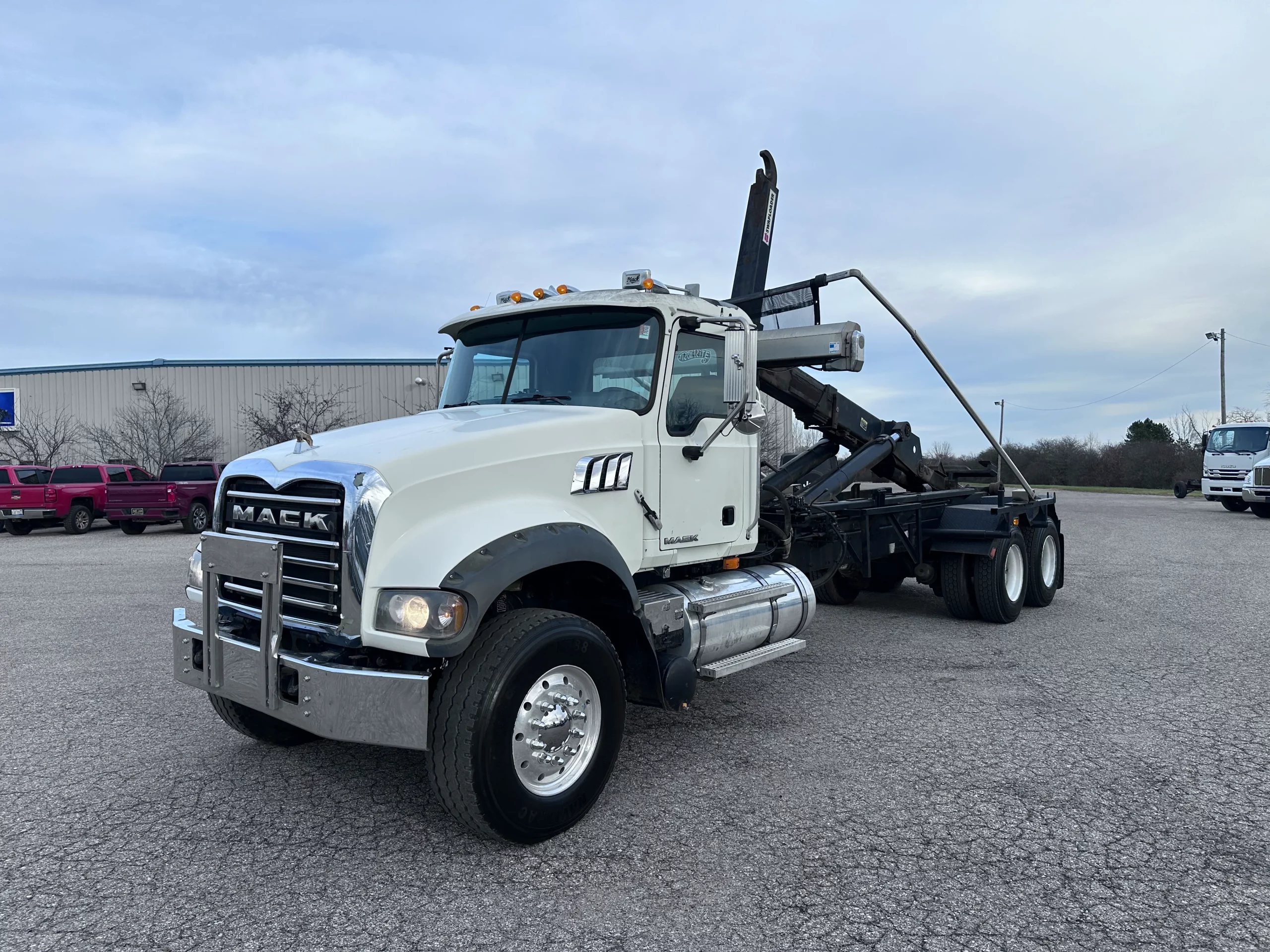 USED 2008 Mack Granite Hooklift Truck USED 2008 Mack Granite Hooklift Truck - image 3 of 6