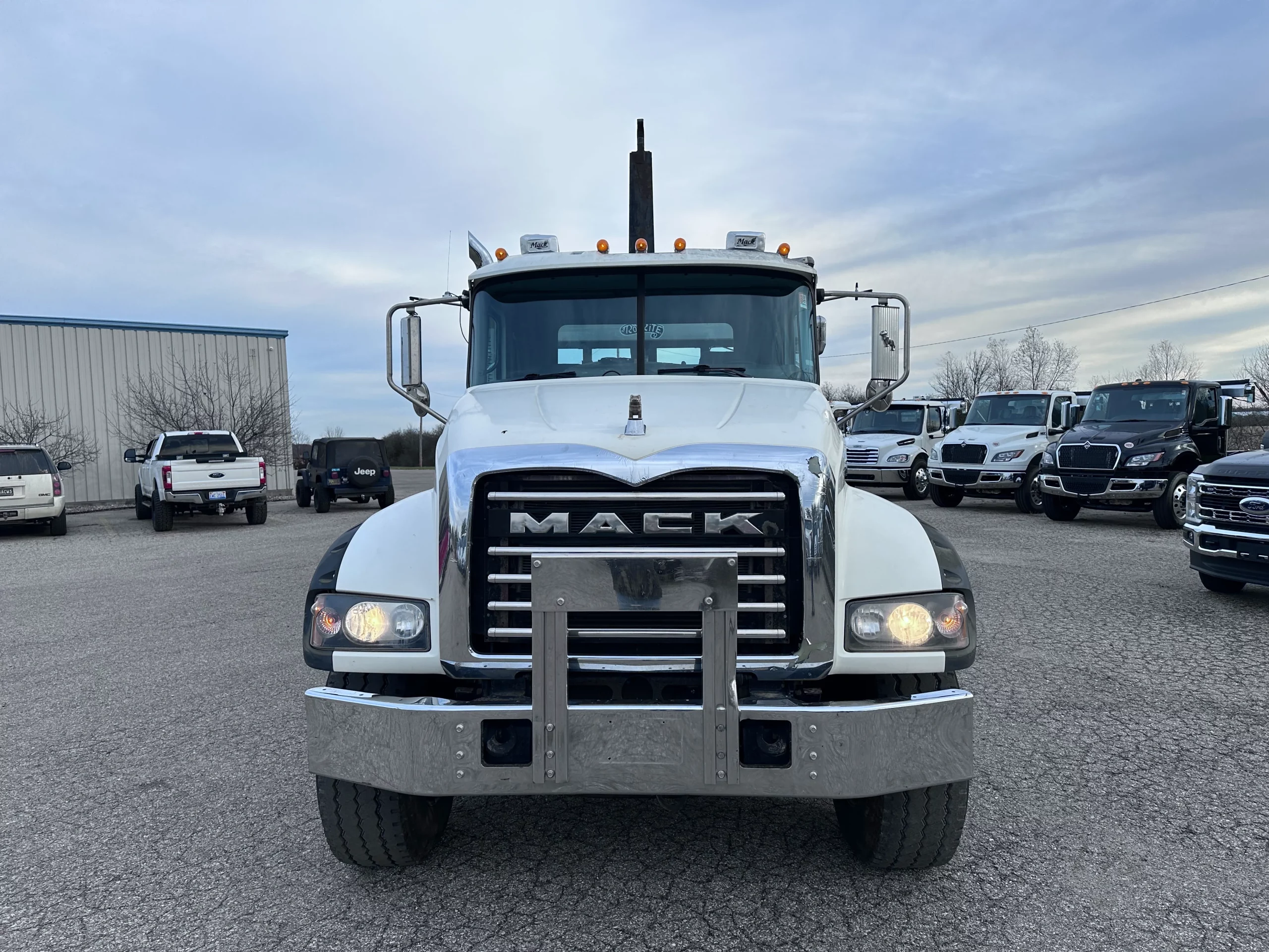 USED 2008 Mack Granite Hooklift Truck USED 2008 Mack Granite Hooklift Truck - image 2 of 6