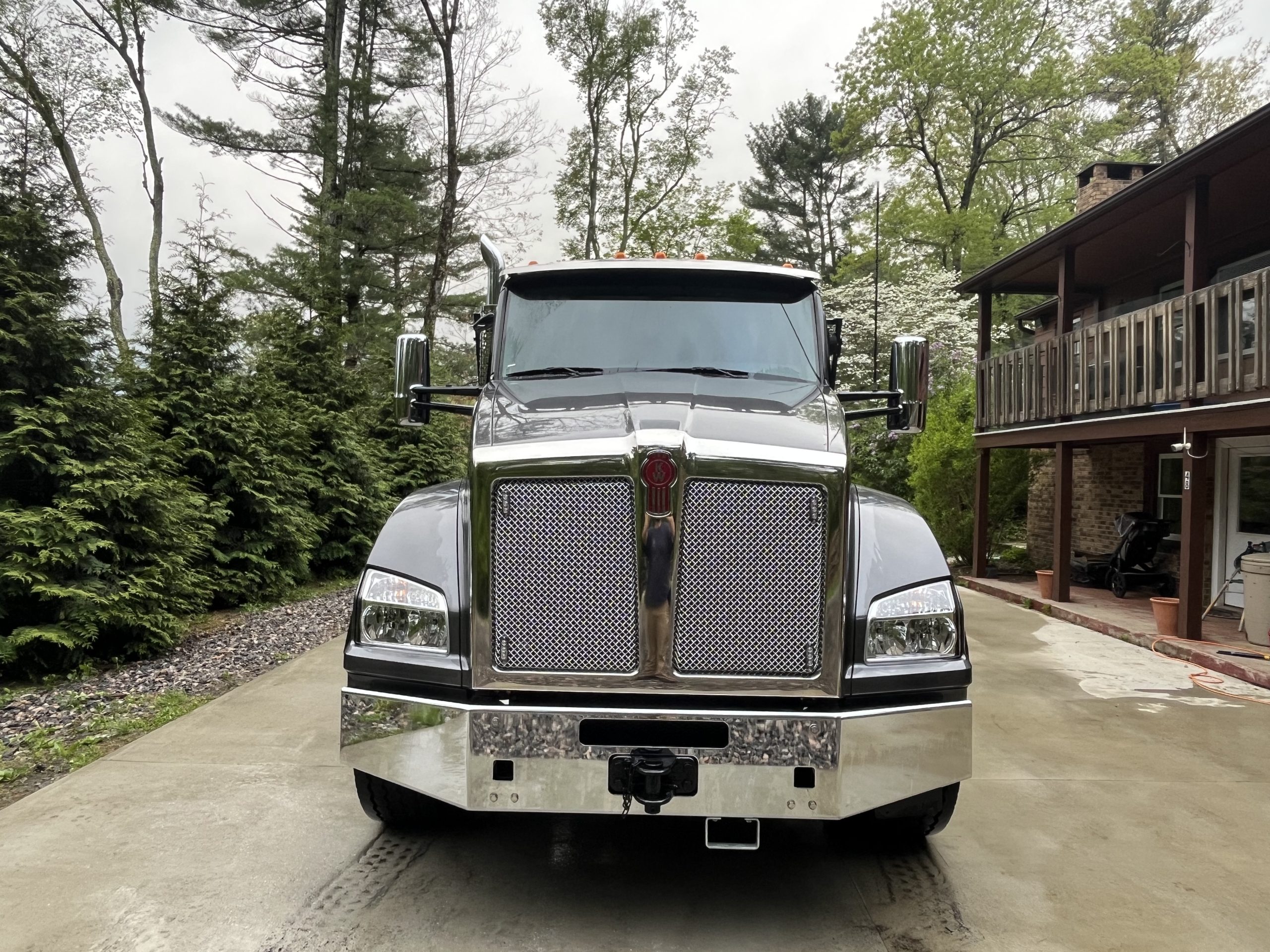 USED 2025 Kenworth T880 Hooklift Truck USED 2025 Kenworth T880 Hooklift Truck - image 2 of 6