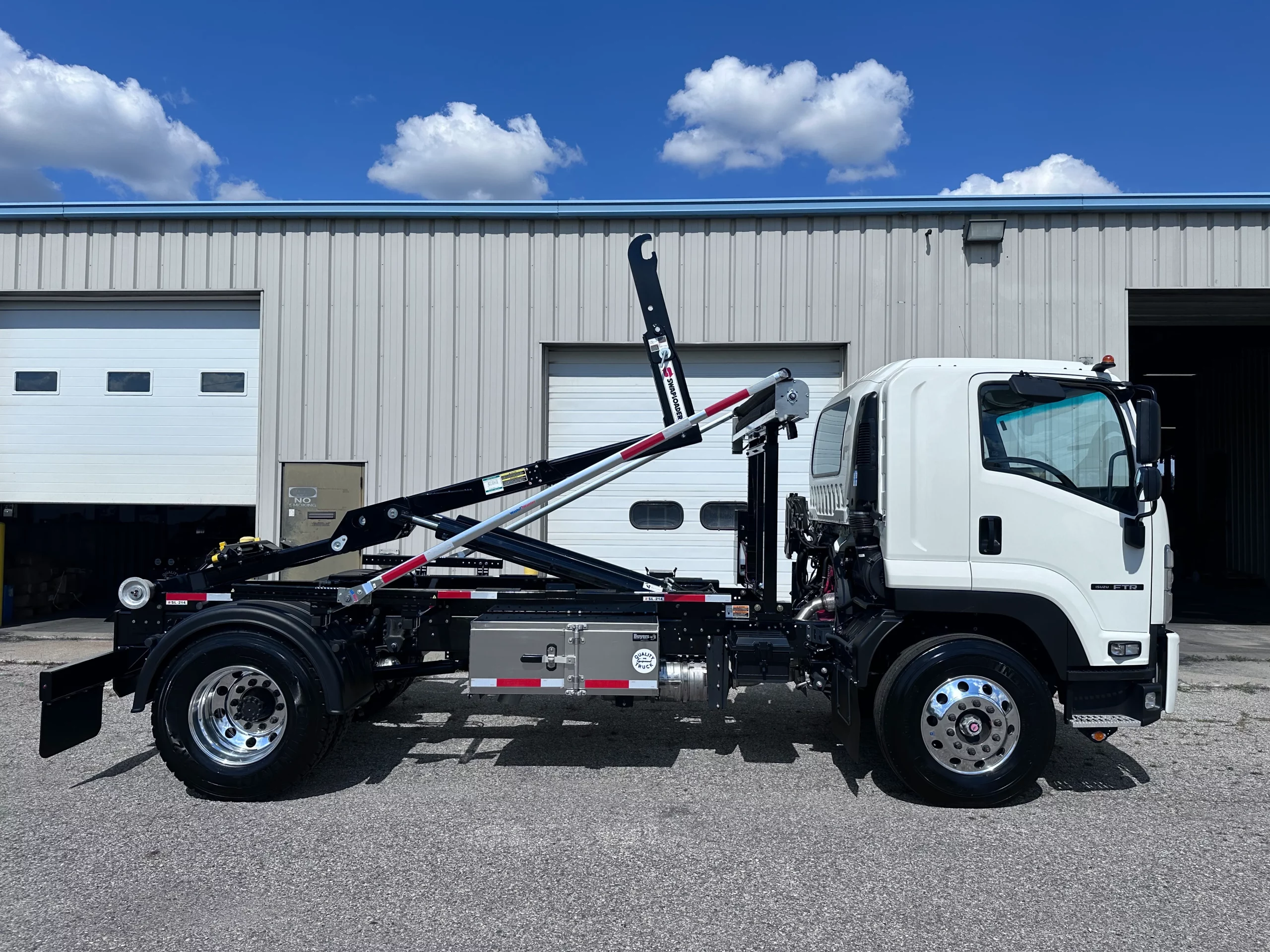 NEW 2025 Isuzu FTR Hooklift Truck - image 4 of 6