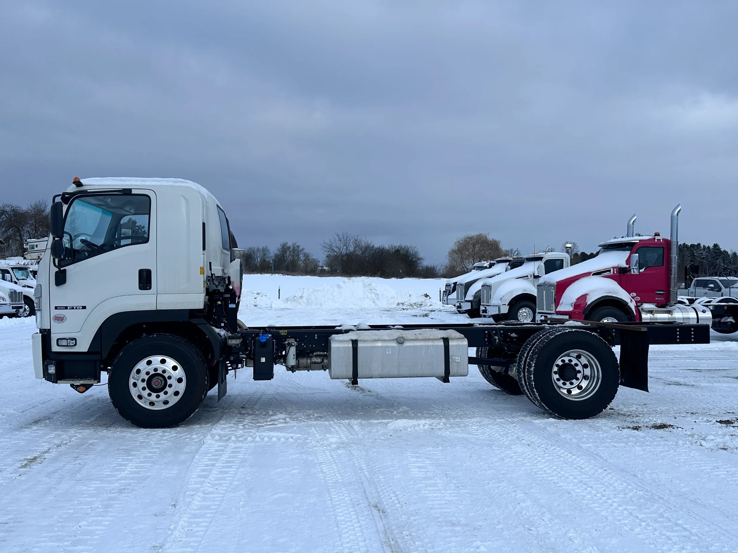 New 2025 Isuzu Ftr Hooklift Truck NEW 2025 Isuzu FTR Hooklift Truck - image 5 of 6