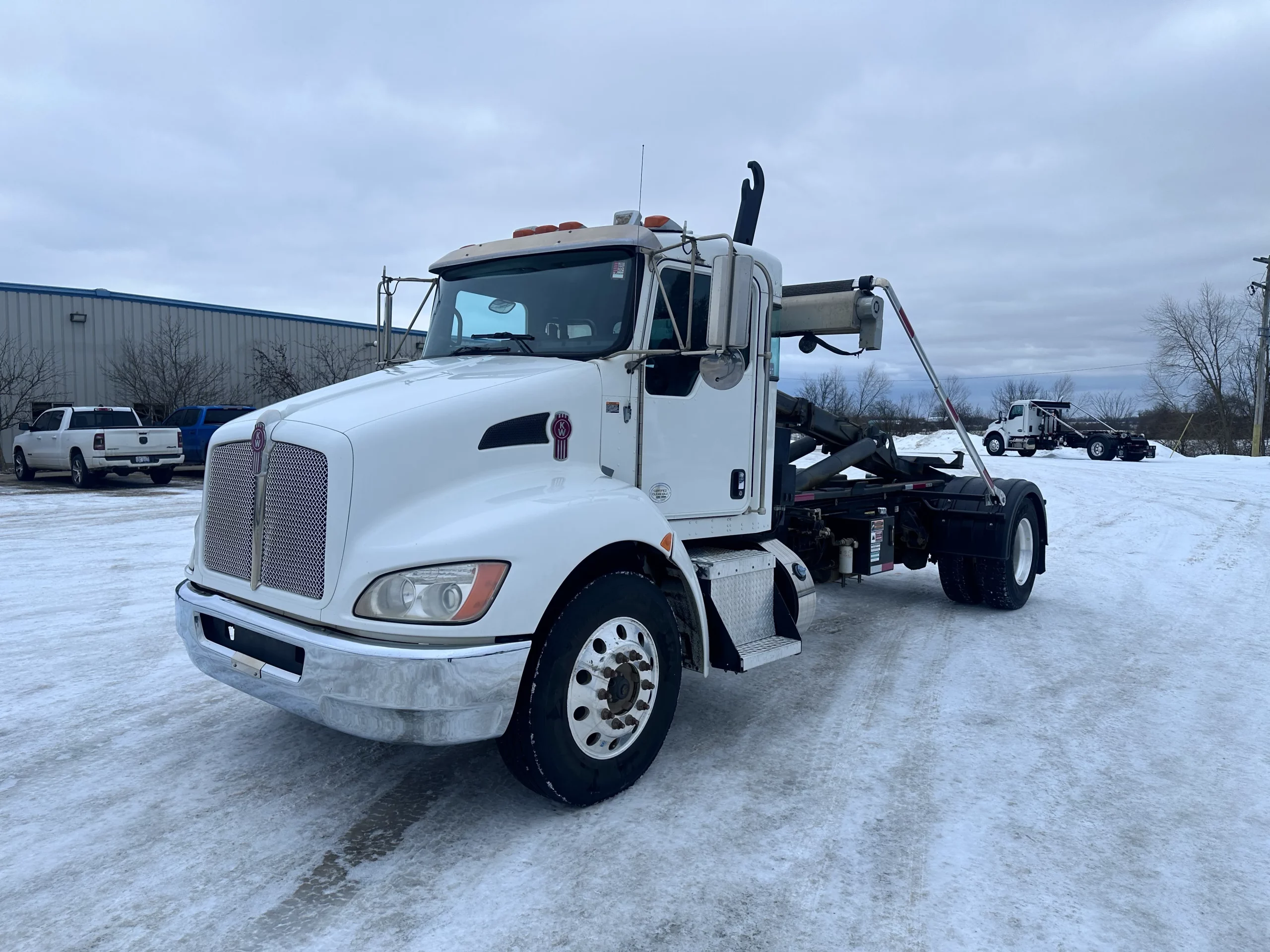 USED 2020 Kenworth T270 Hooklift Truck - image 3 of 6