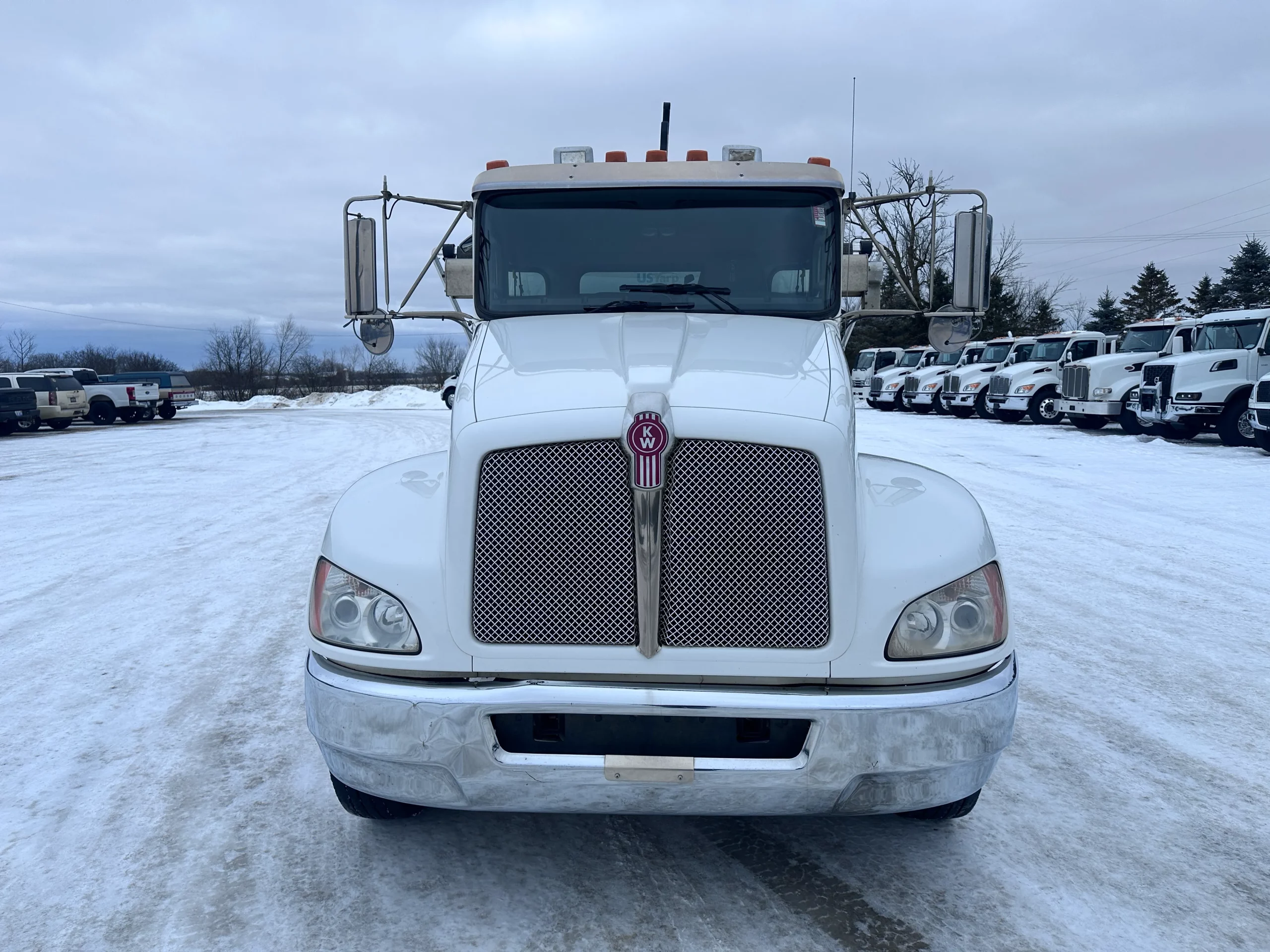 USED 2020 Kenworth T270 Hooklift Truck - image 2 of 6