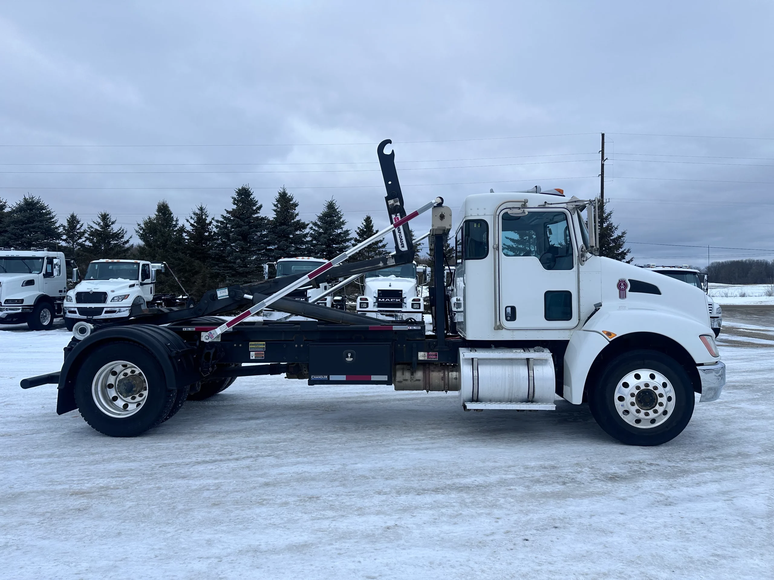 USED 2020 Kenworth T270 Hooklift Truck - image 4 of 6