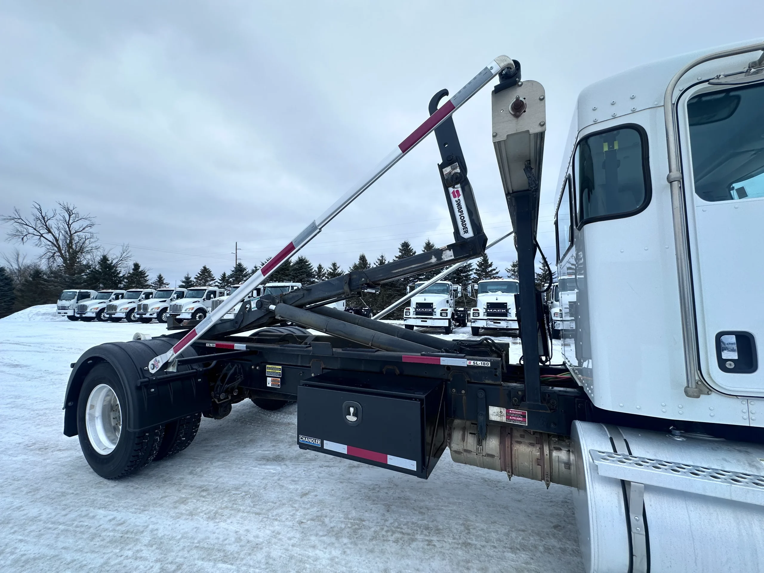 USED 2020 Kenworth T270 Hooklift Truck - image 6 of 6