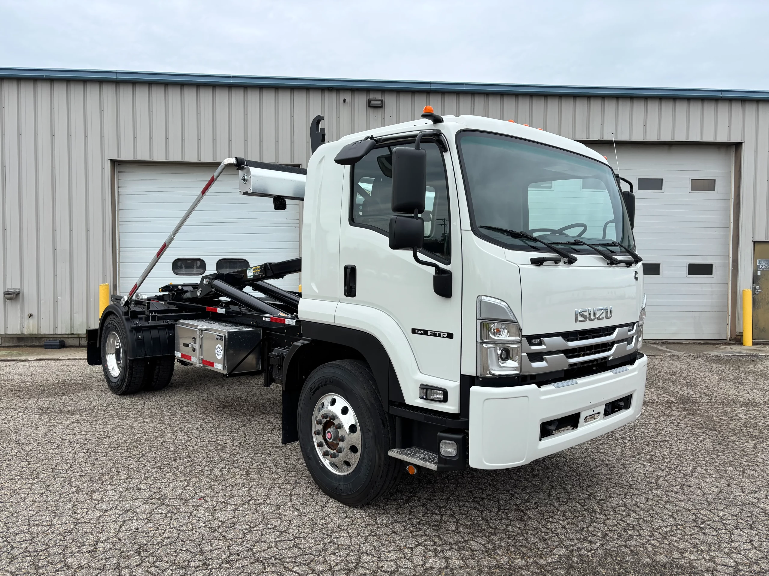 2025 Isuzu FTR