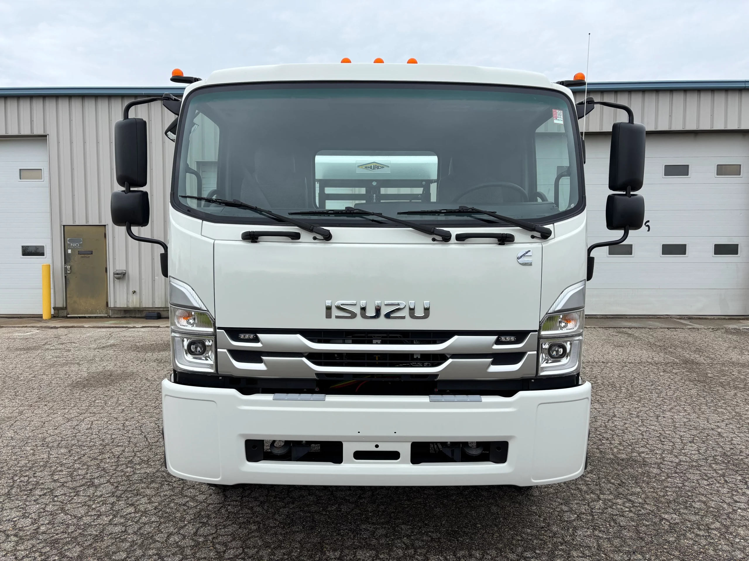 2025 Isuzu FTR — photo 2