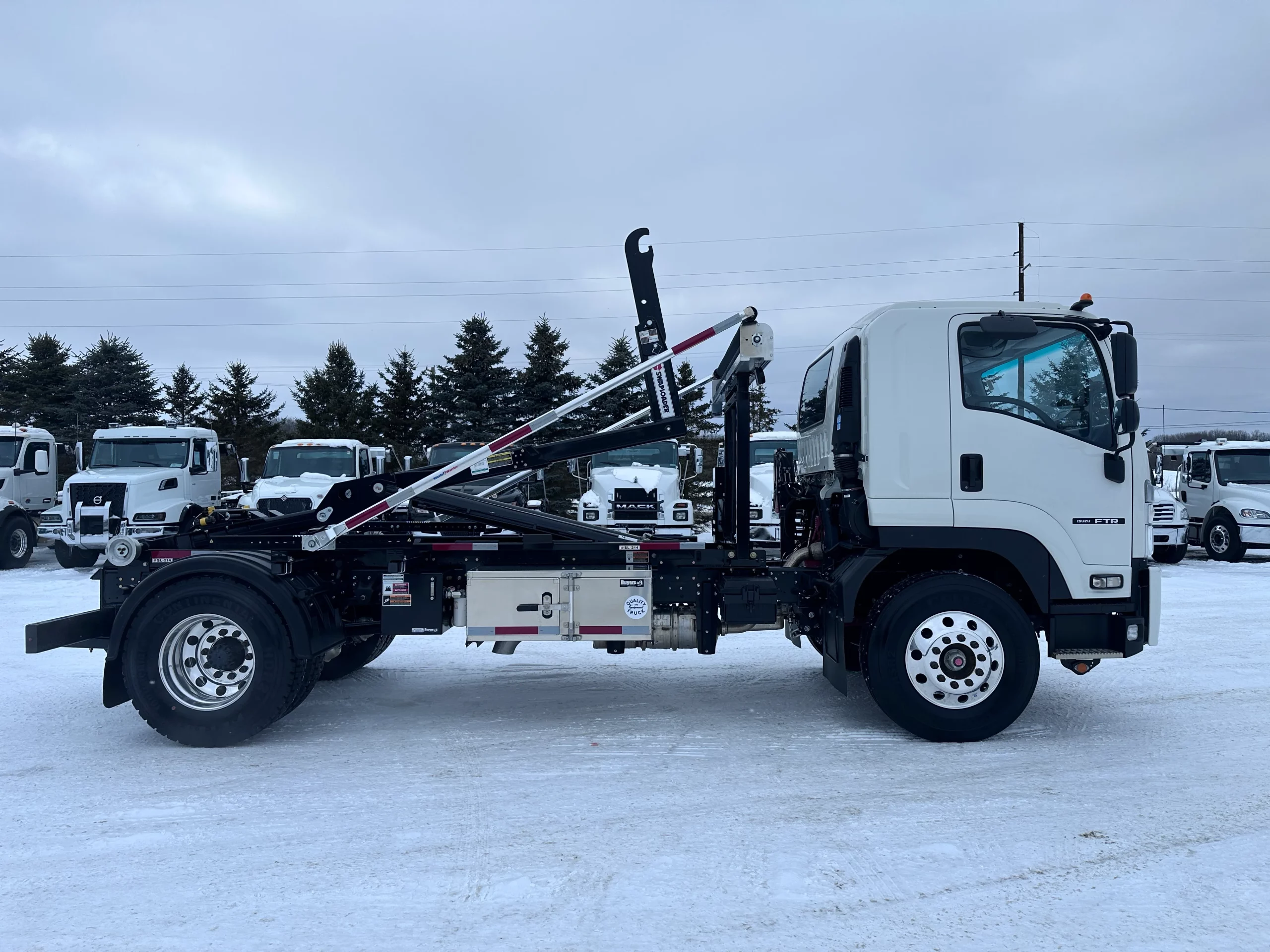 NEW 2025 Isuzu FTR Hooklift Truck - image 4 of 6