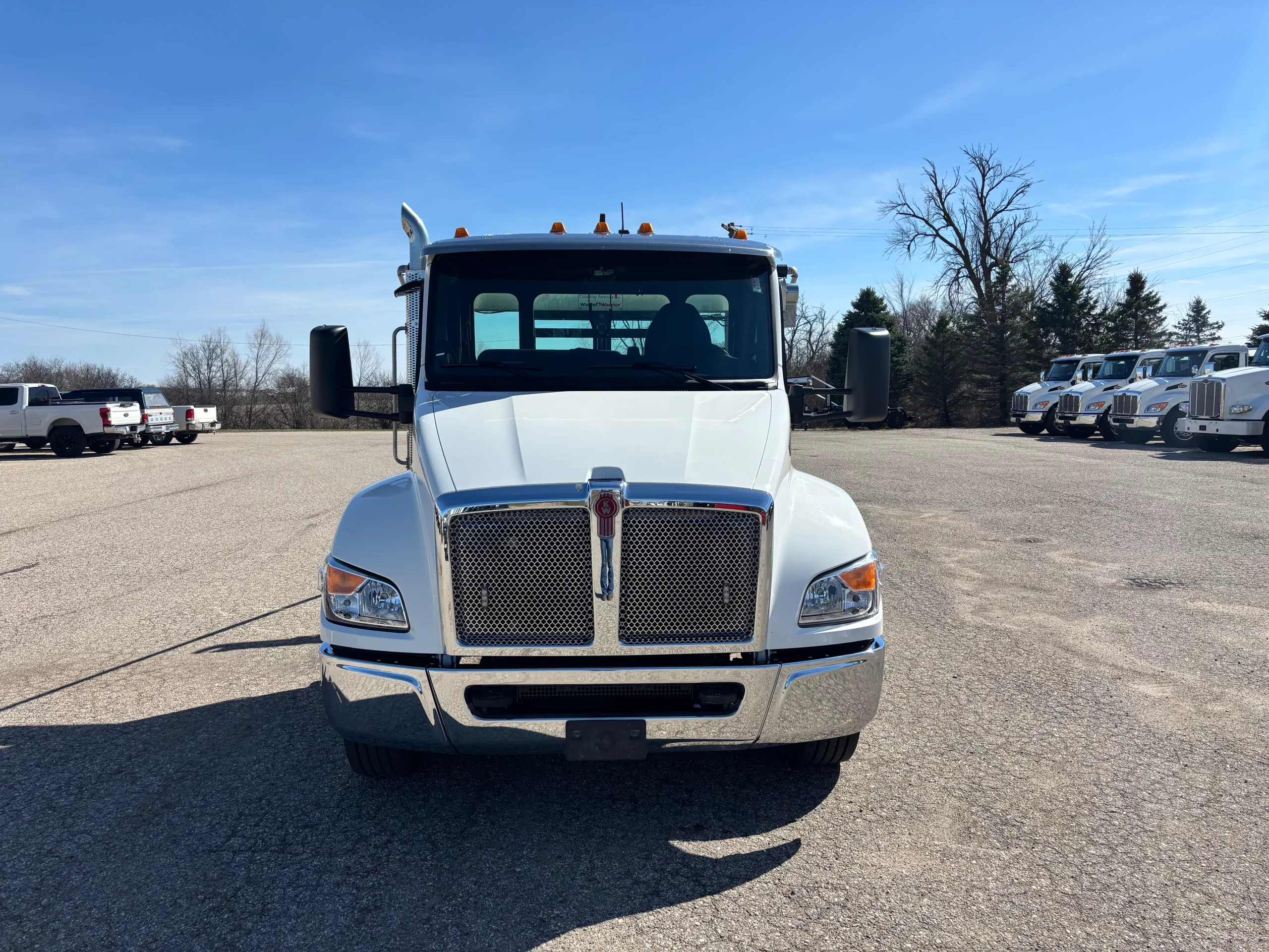 2025 Kenworth T280 - image 2