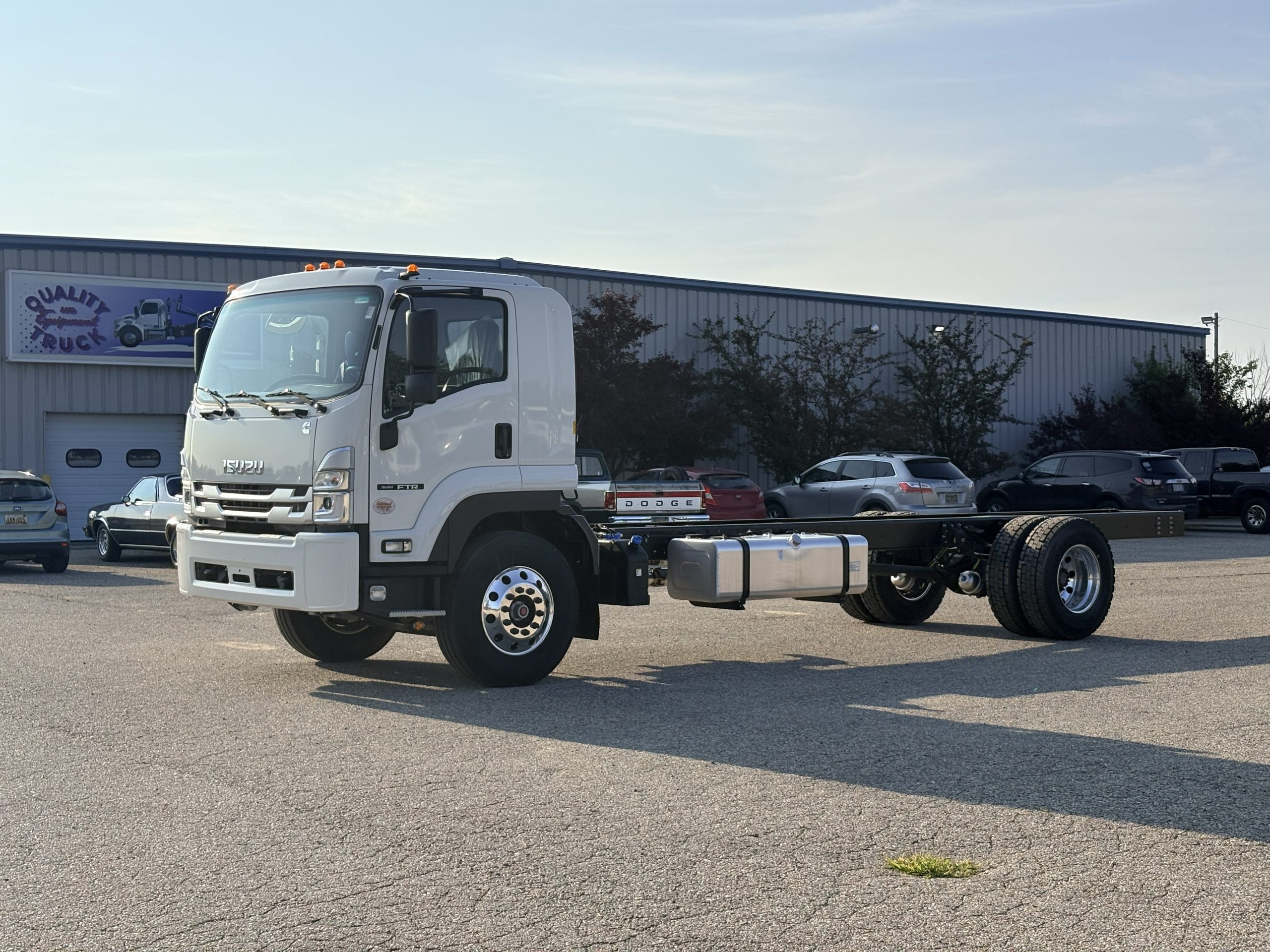 2025 Isuzu FTR — photo 3