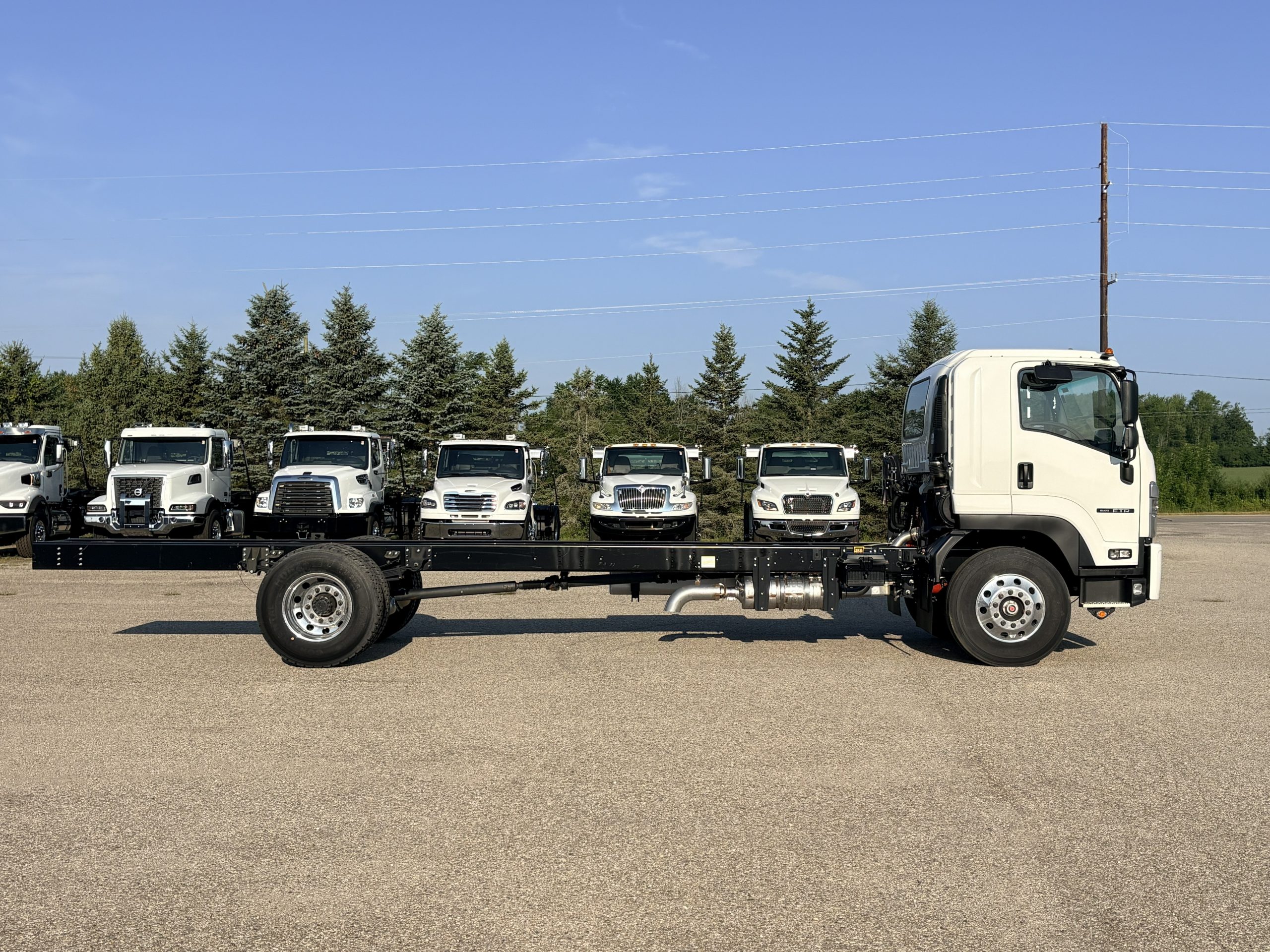 2025 Isuzu FTR — photo 5