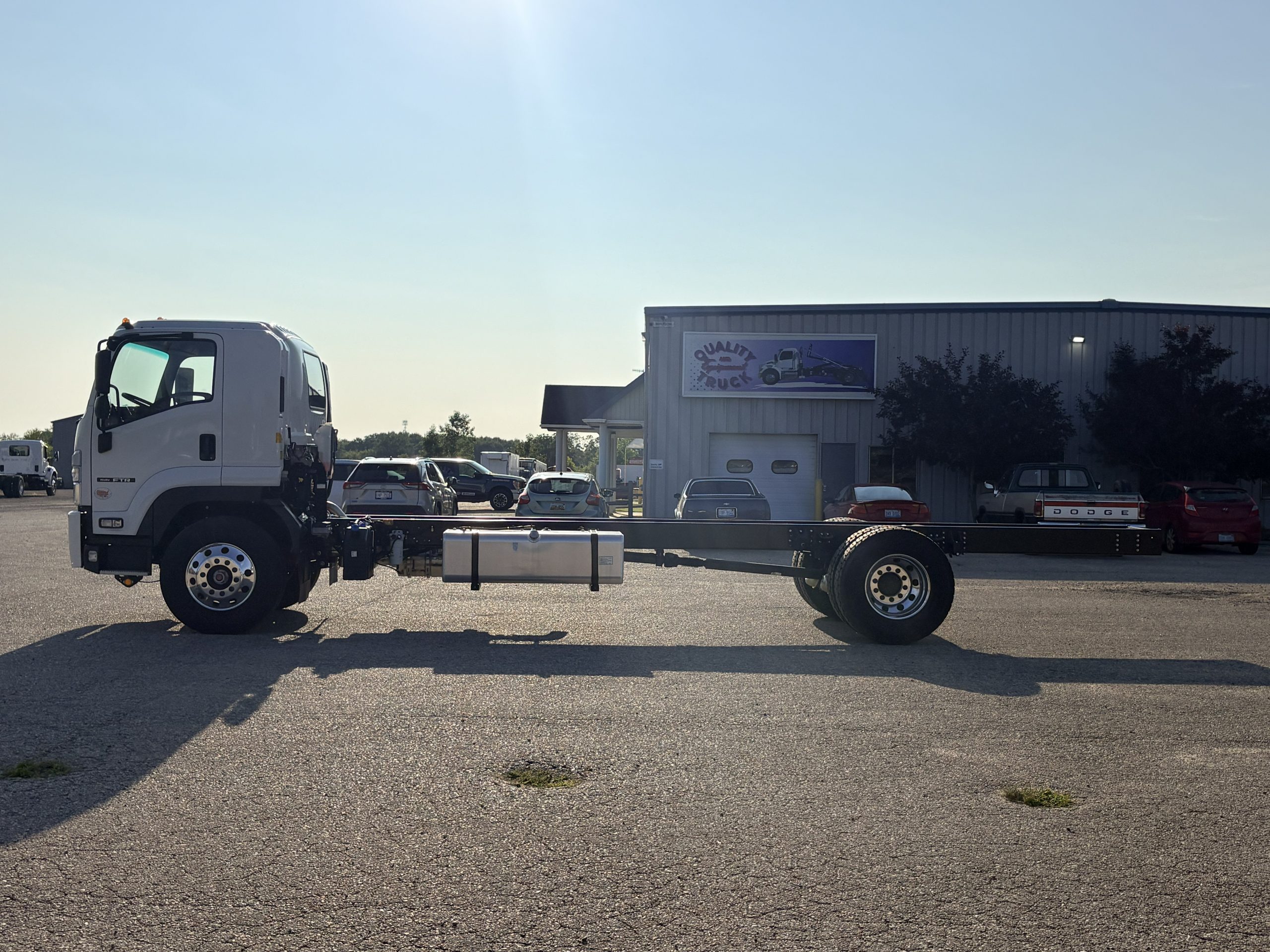 2025 Isuzu FTR — photo 6