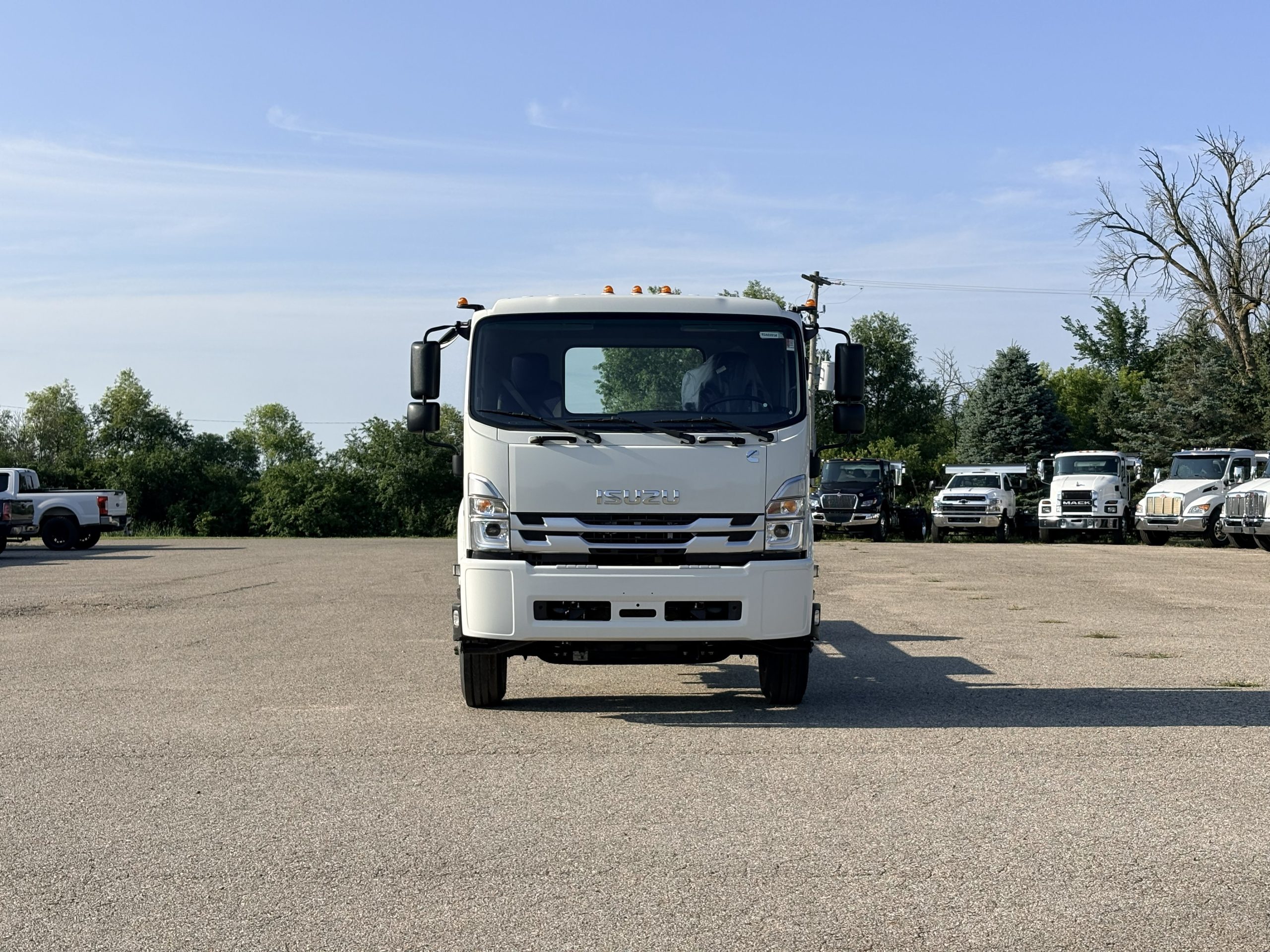 2025 Isuzu FTR — photo 2