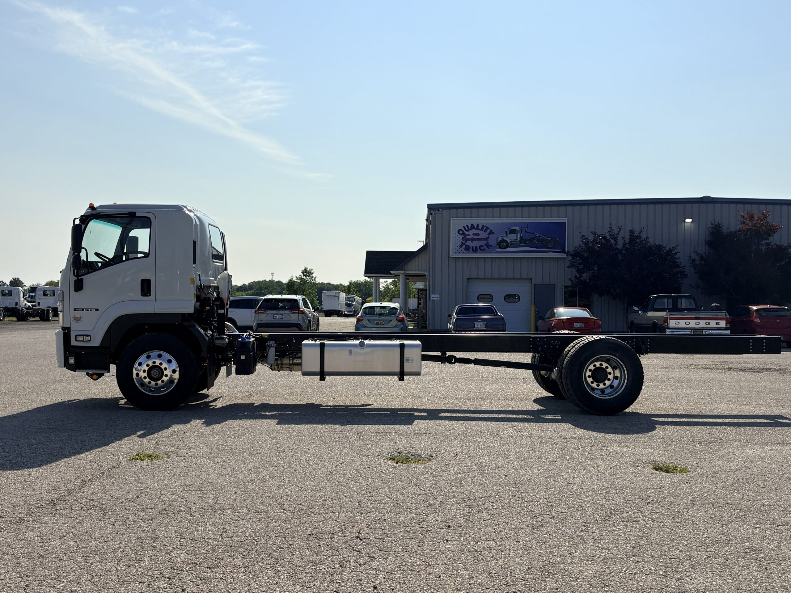 2025 Isuzu FTR — photo 4