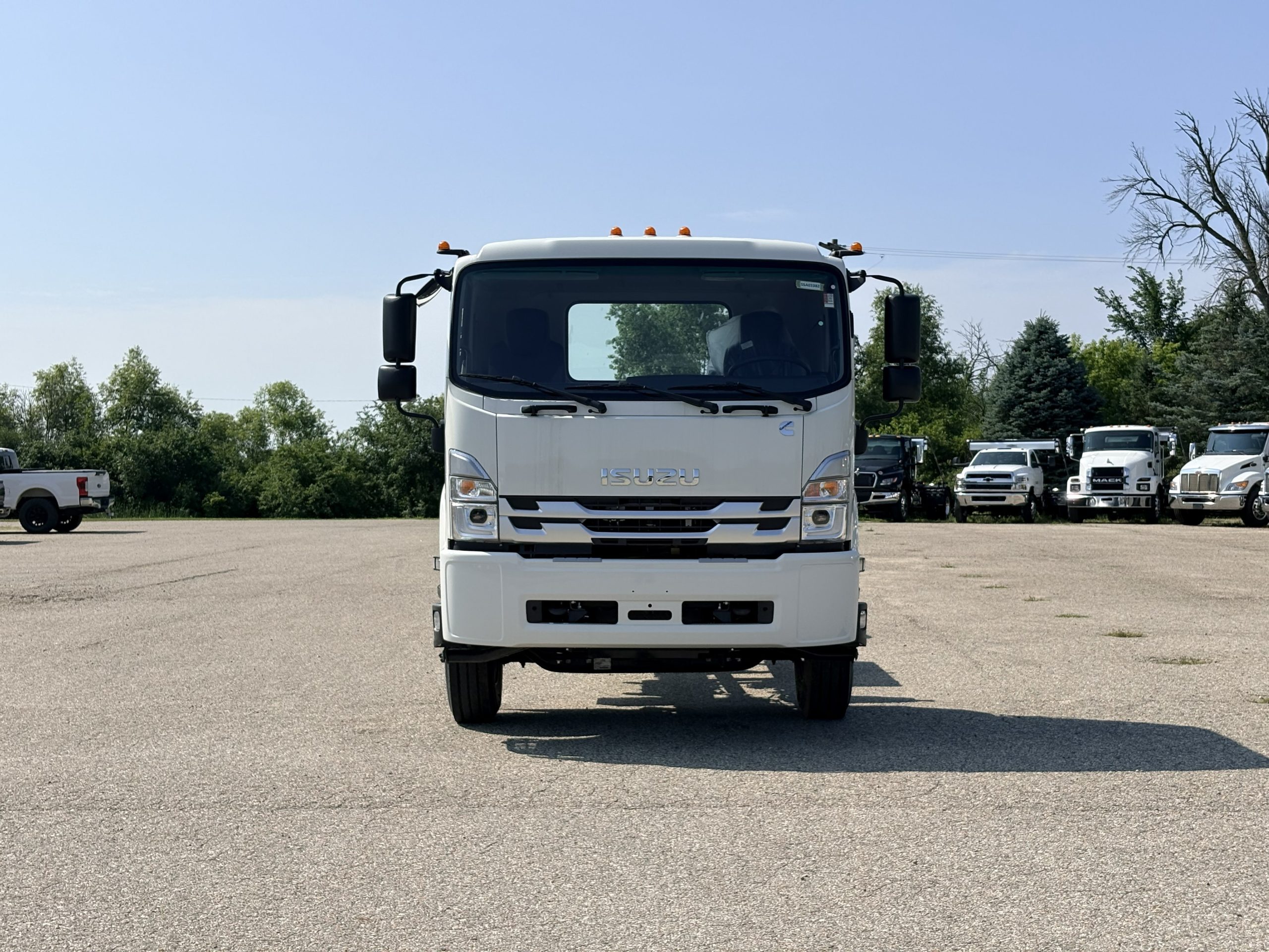 2025 Isuzu FTR — photo 3