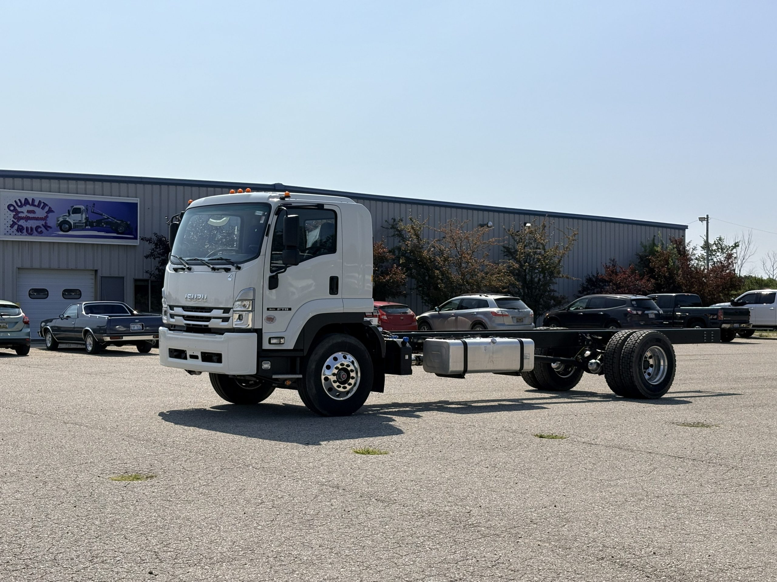 2025 Isuzu FTR — photo 2