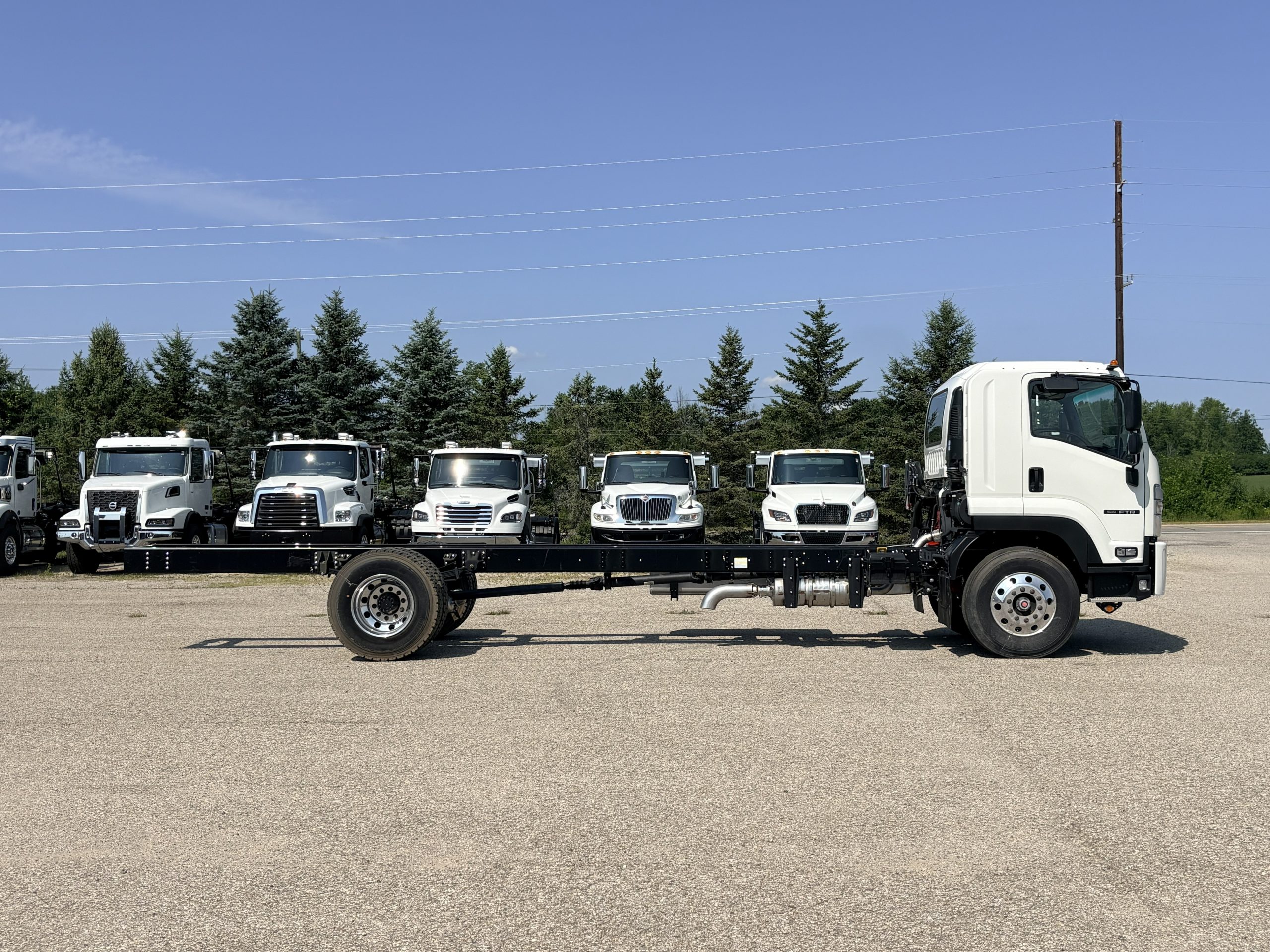 2025 Isuzu FTR — photo 5