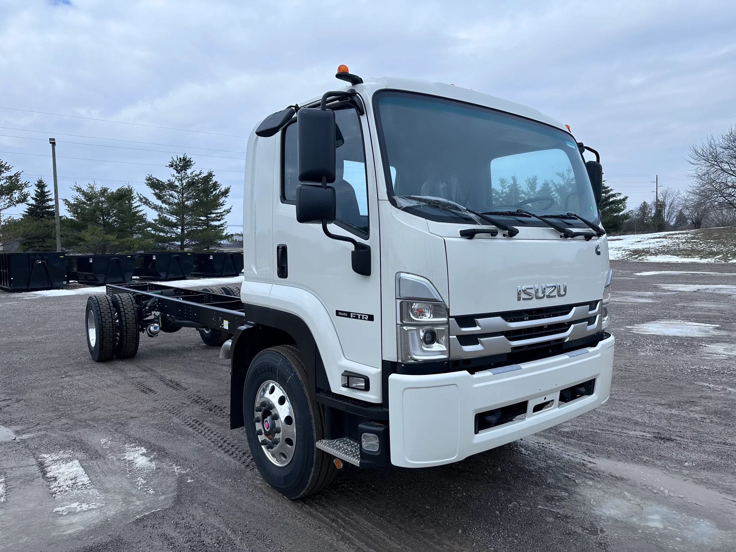 2025 Isuzu FTR - image 1